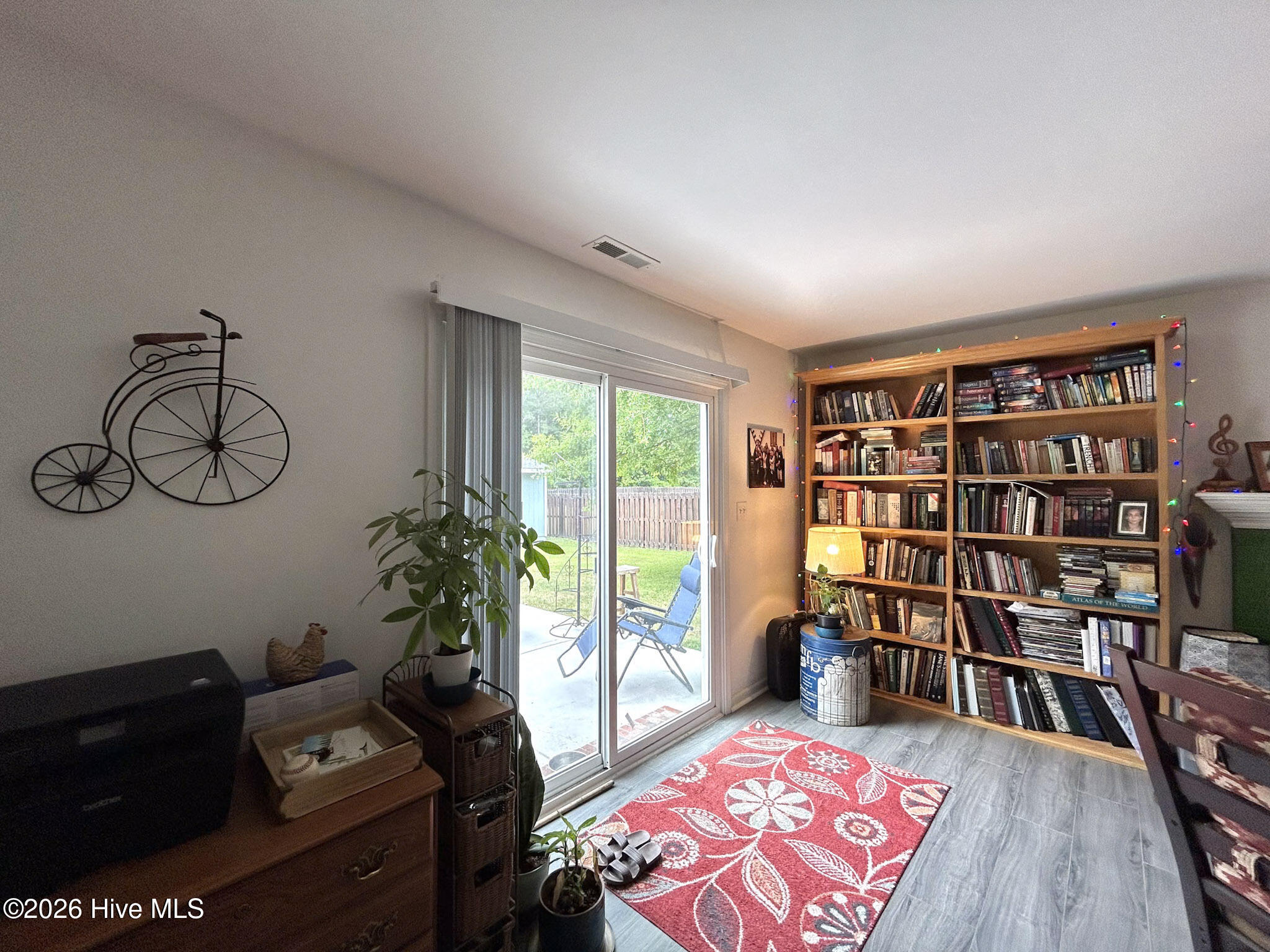 100570244 | Photo 11