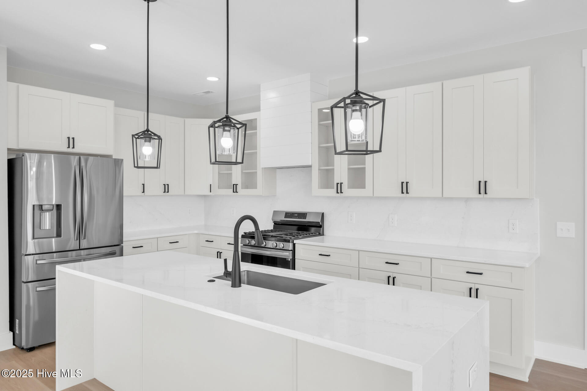 100540114 | Photo 15