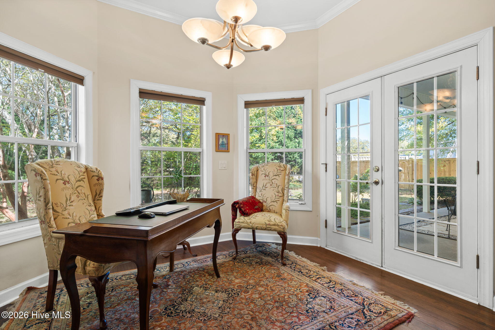 100567853 | Photo 11