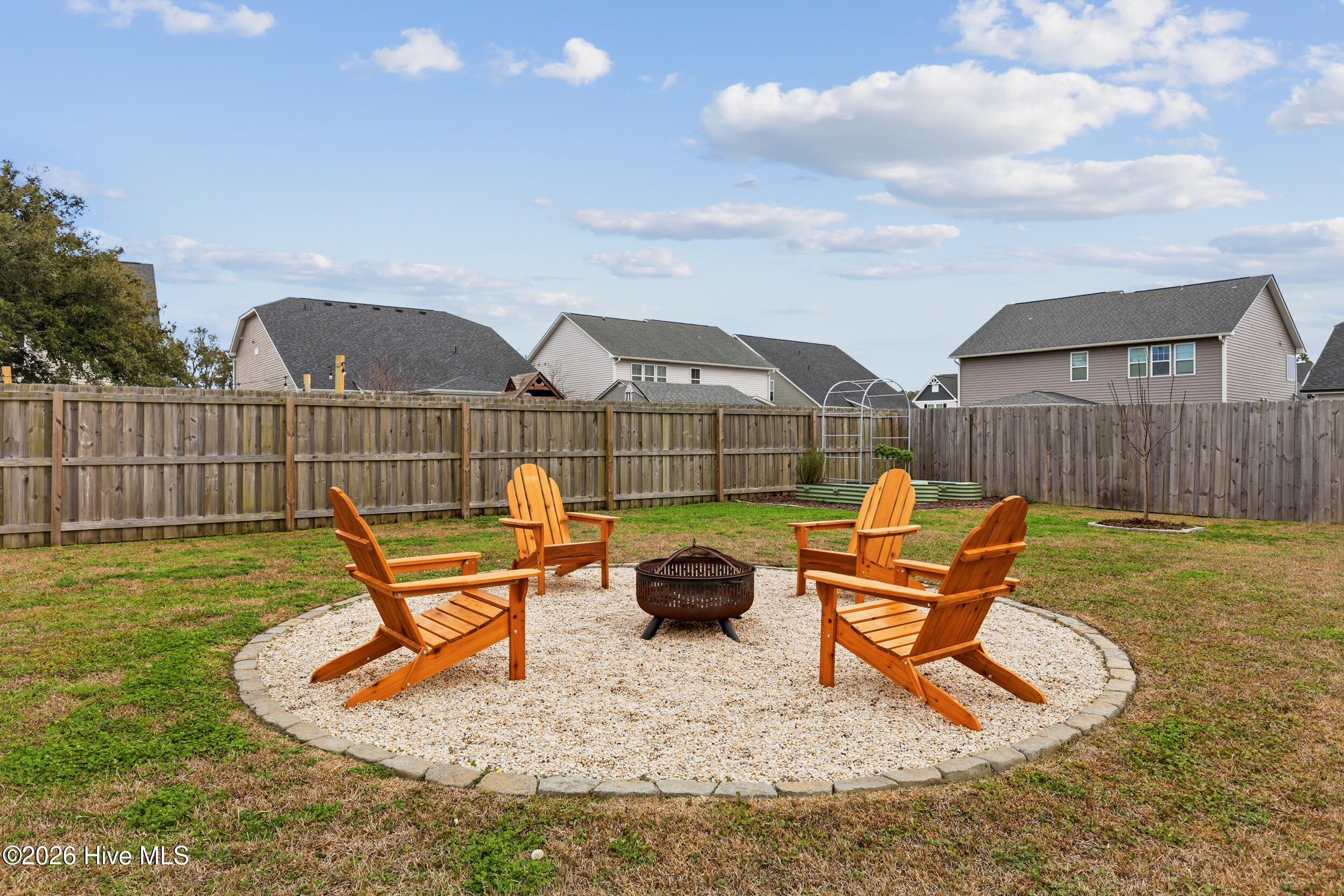 100565855 | Photo 38