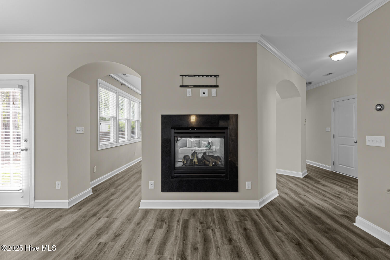 100538409 | Photo 15