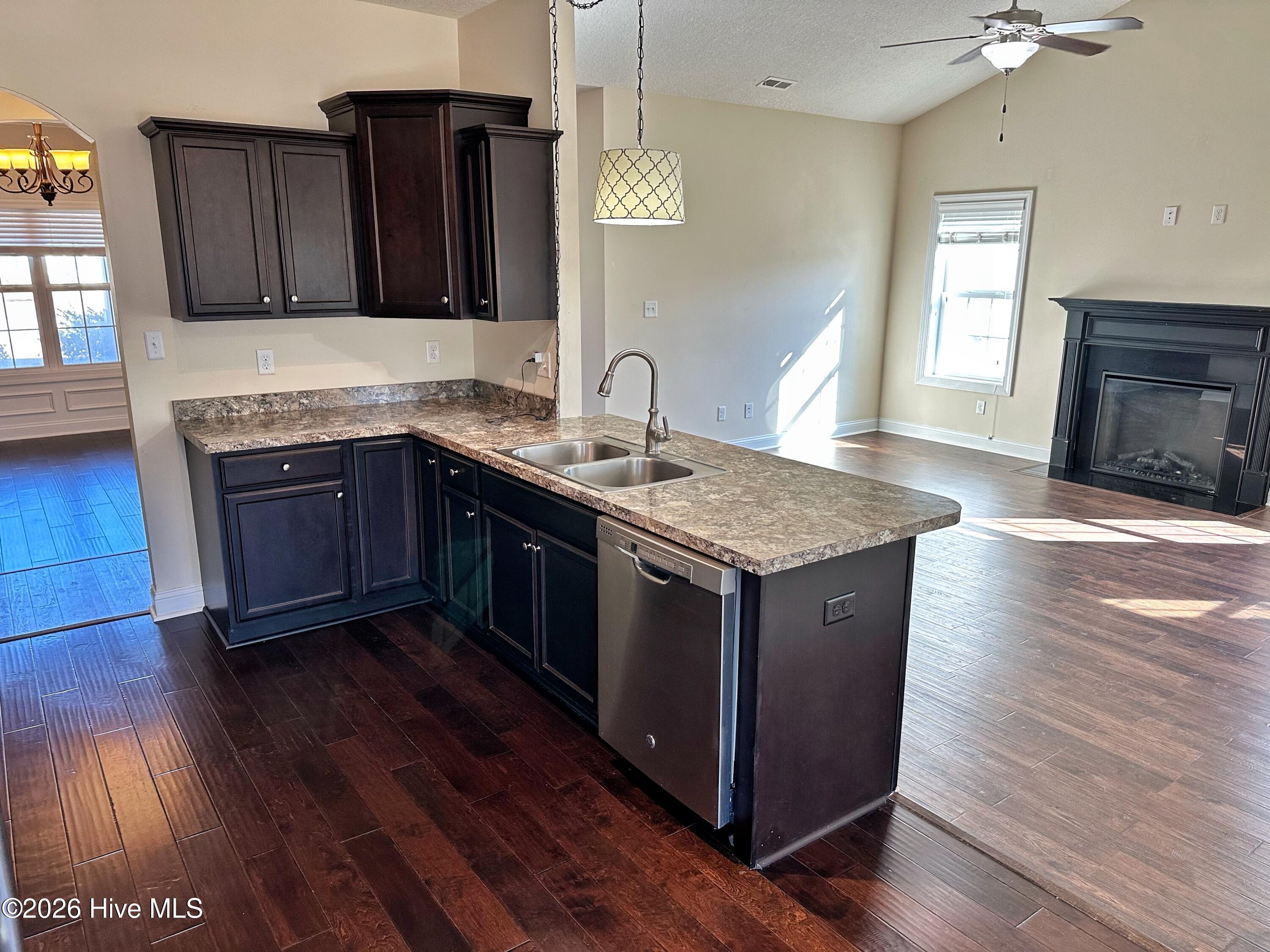 100550134 | Photo 25