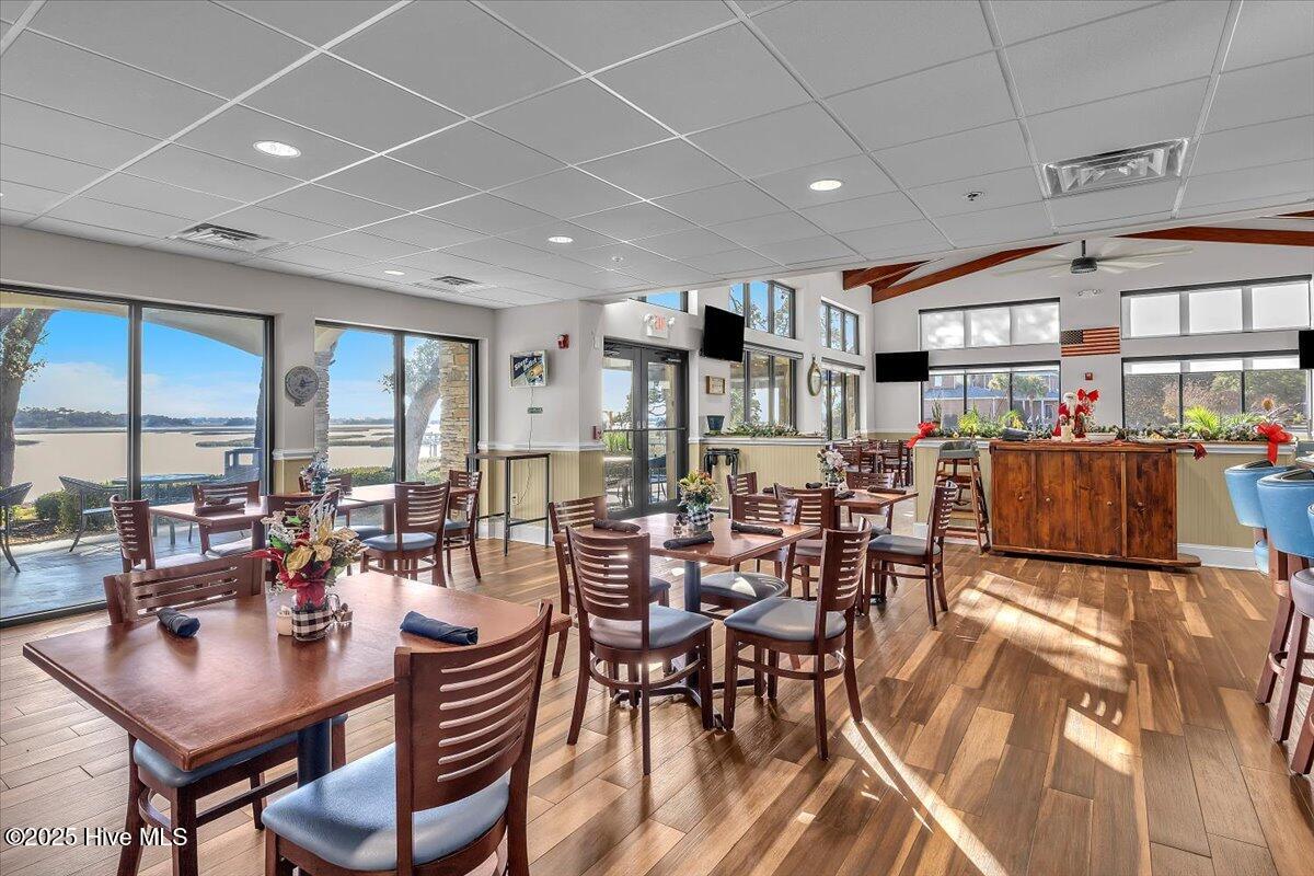 100544384 | Photo 48