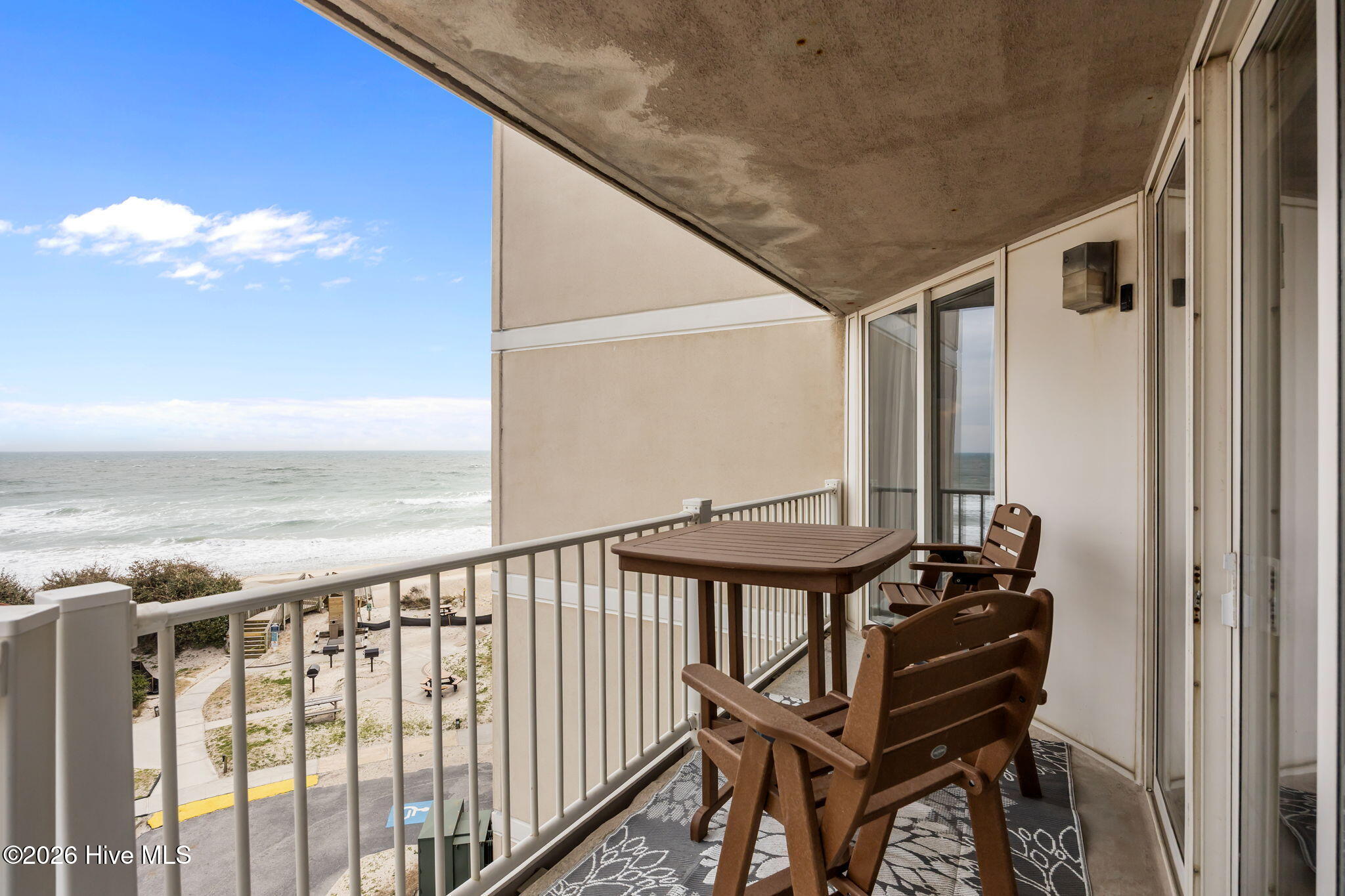 100557729 | Photo 23