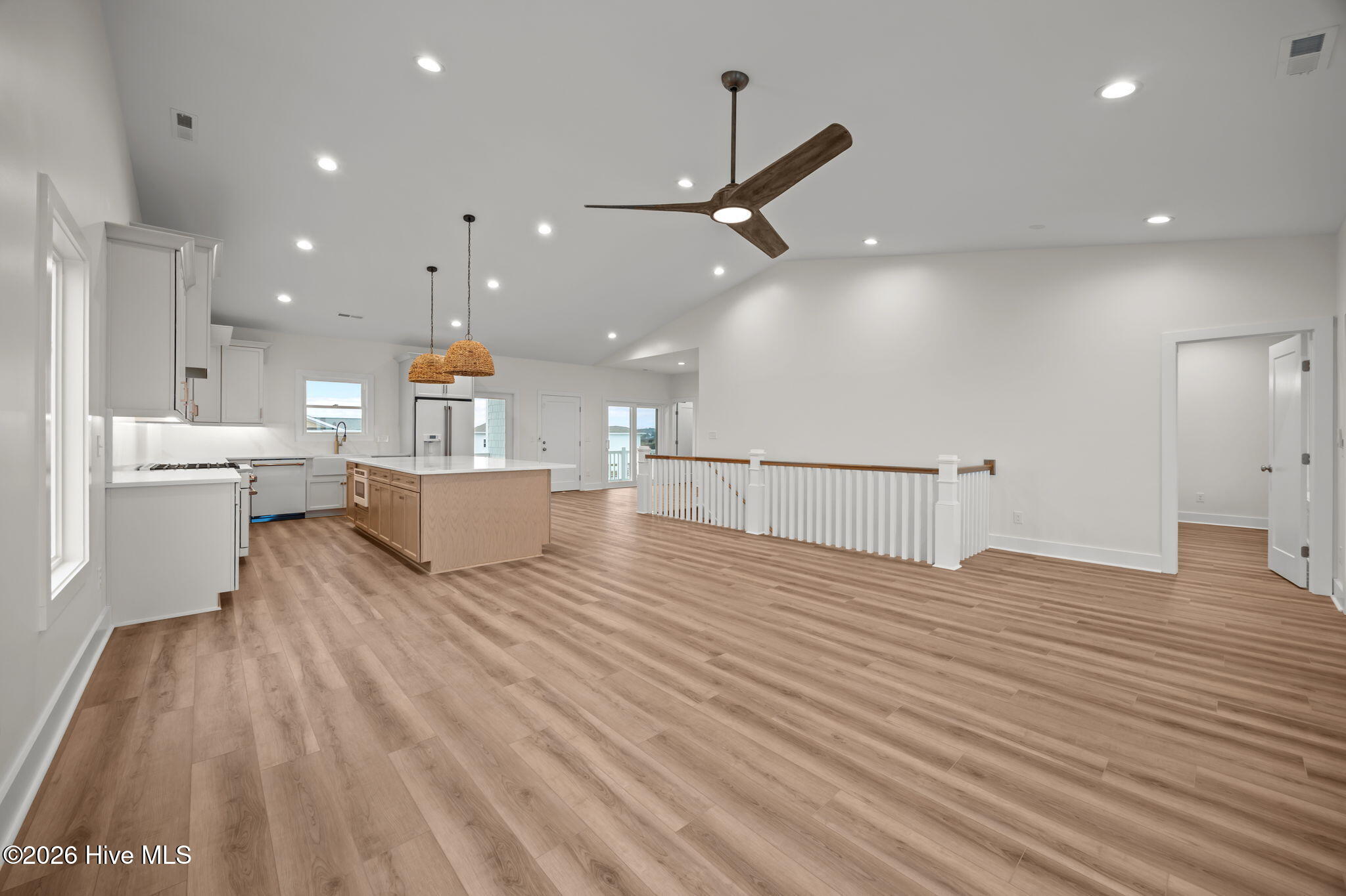 100552819 | Photo 13