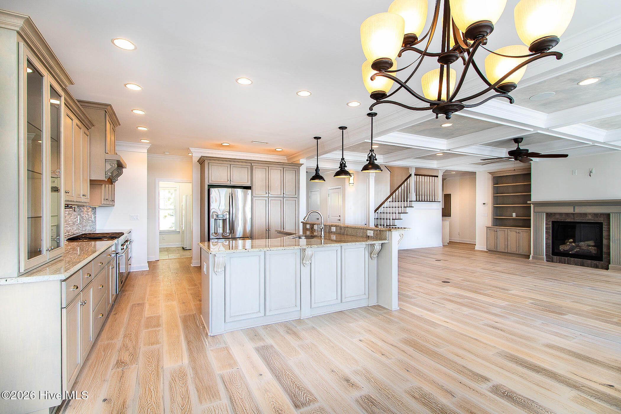 100568588 | Photo 18