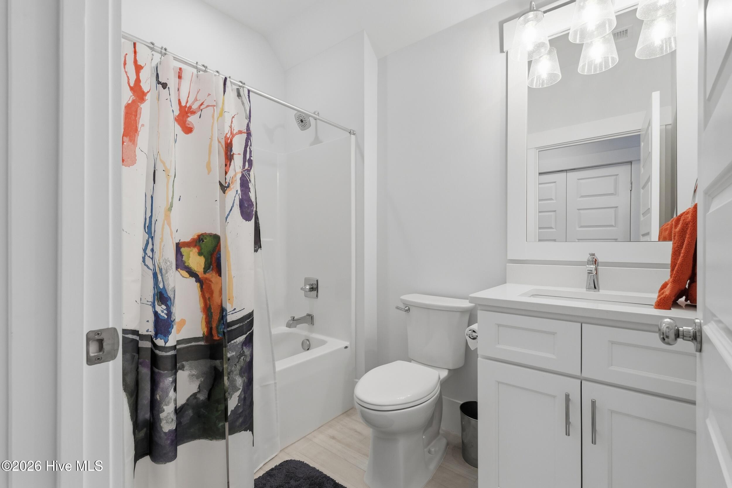 100563980 | Photo 67