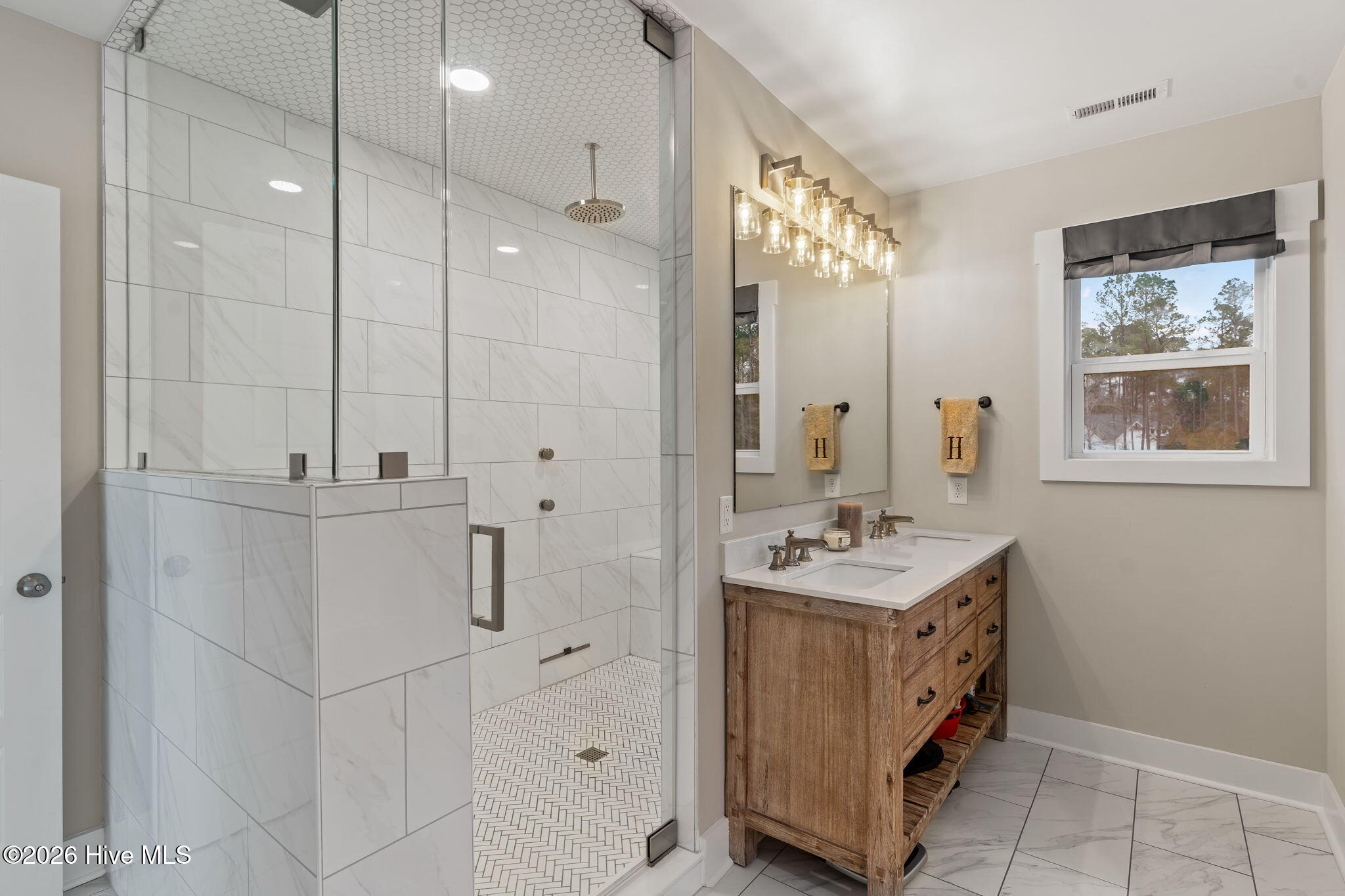 100559500 | Photo 24