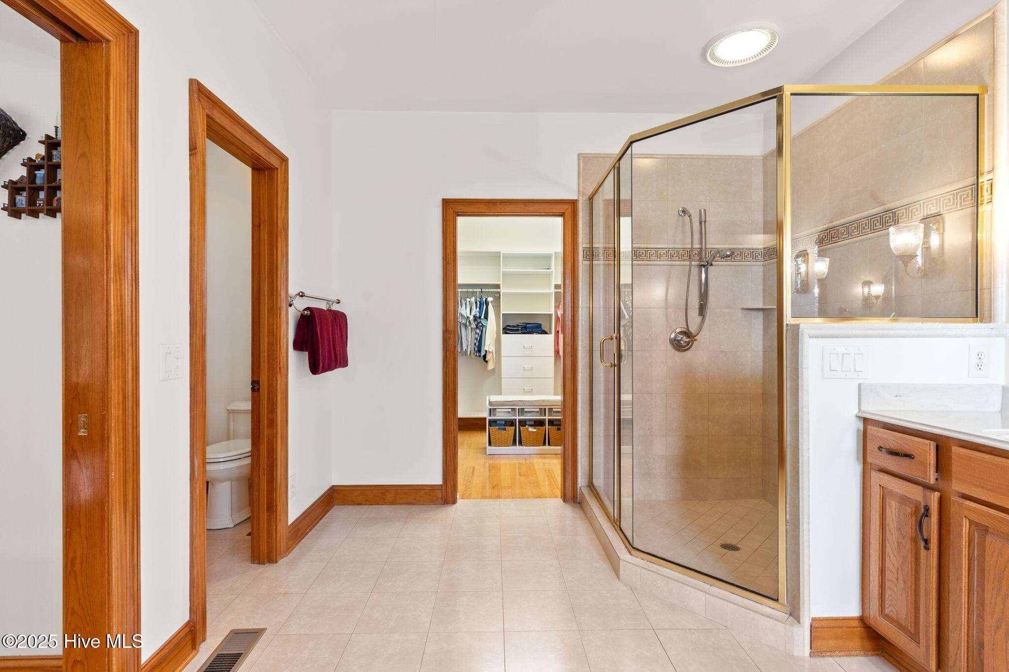 100548908 | Photo 17