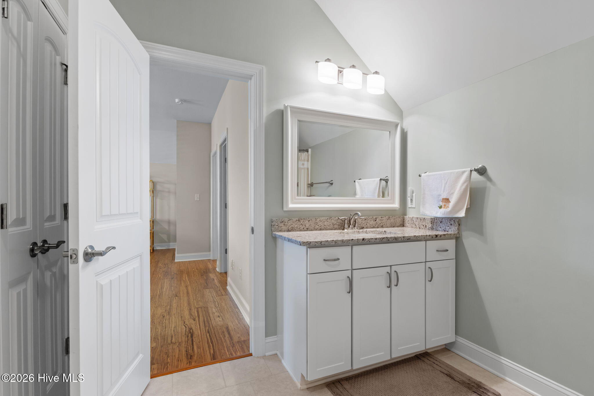 100560213 | Photo 21