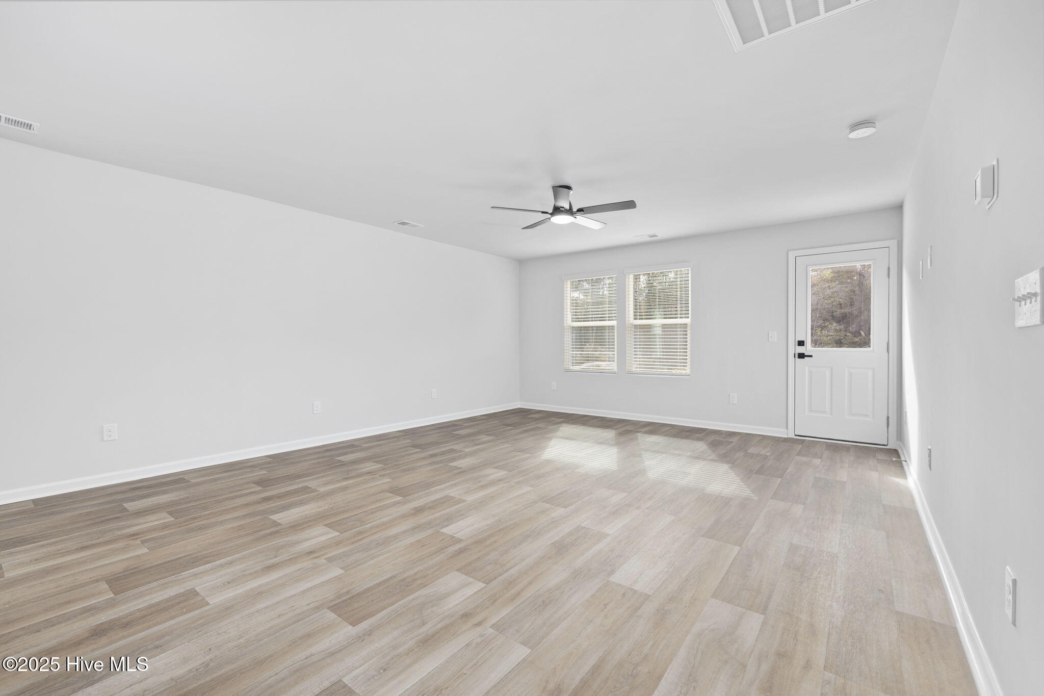 100544084 | Photo 17