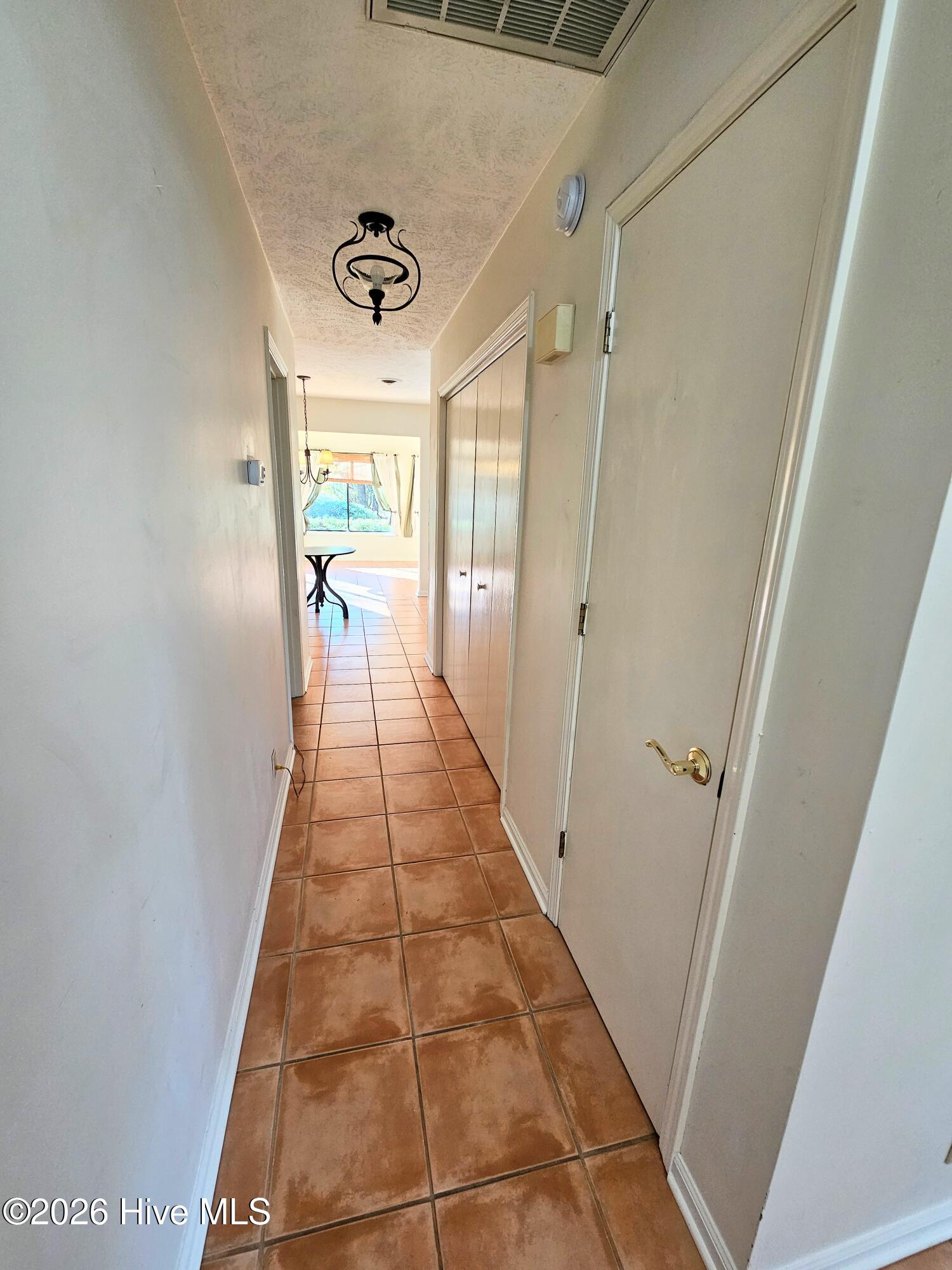 100547650 | Photo 35