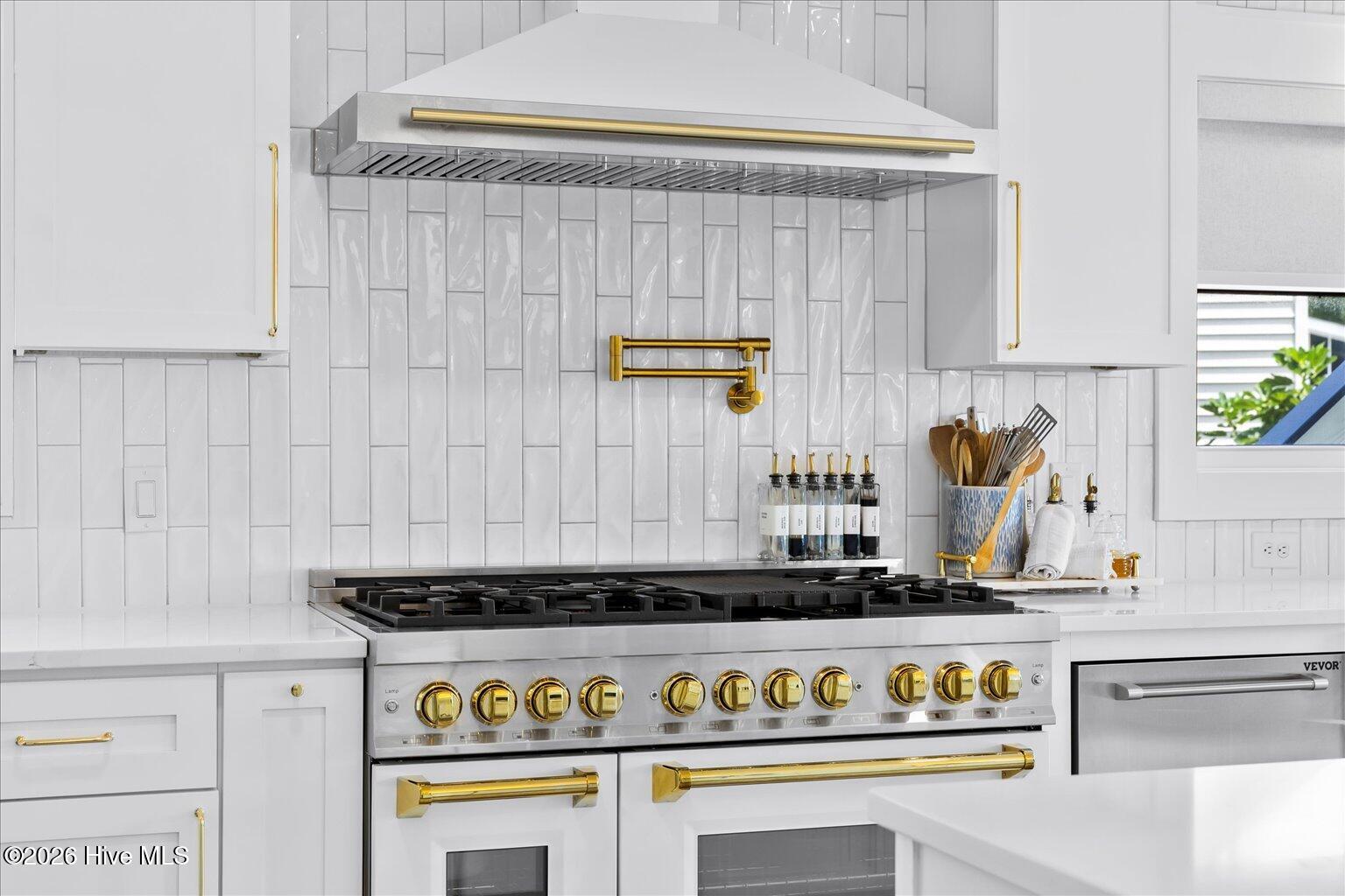 100548243 | Photo 24