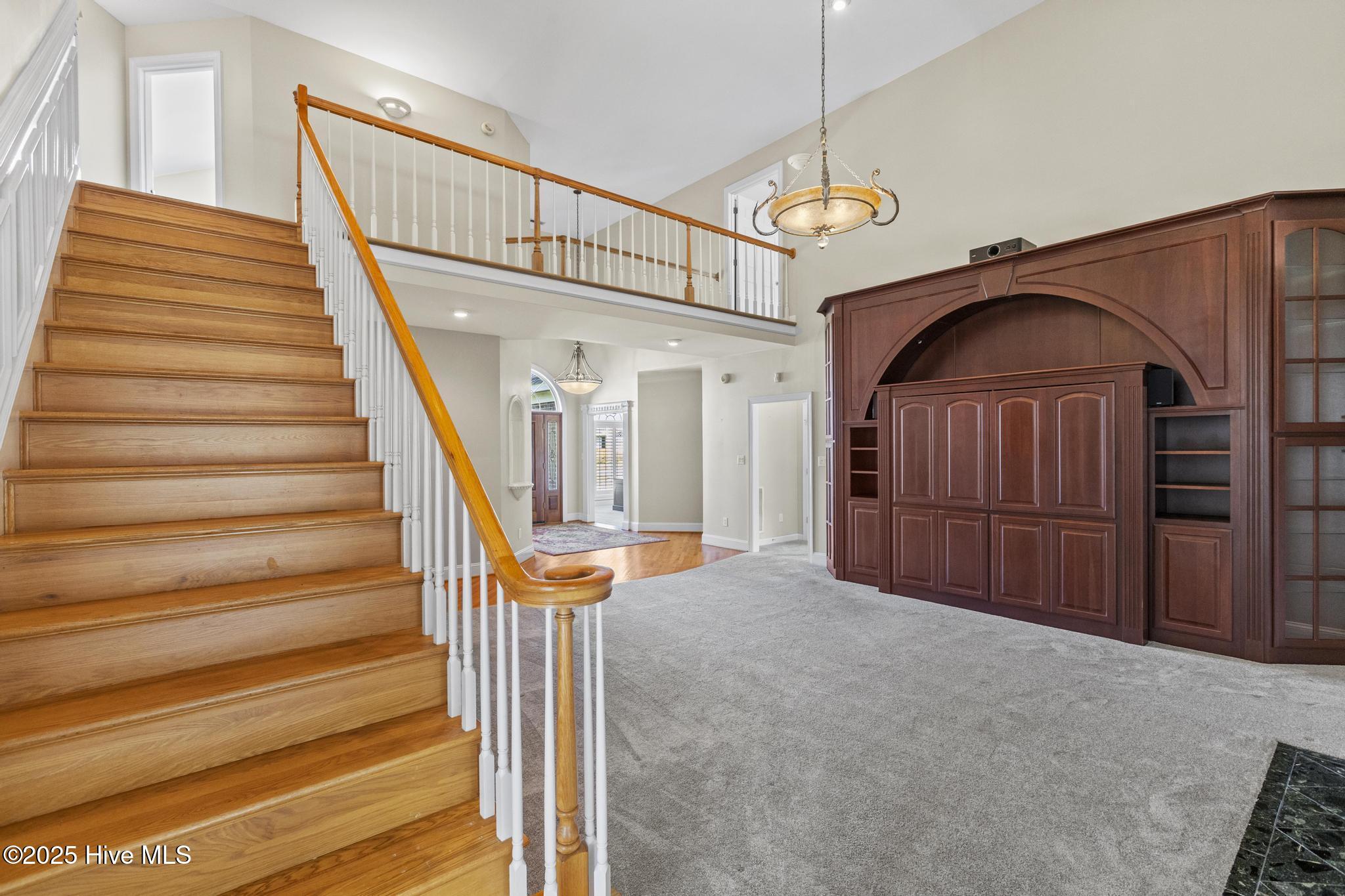 100508292 | Photo 15