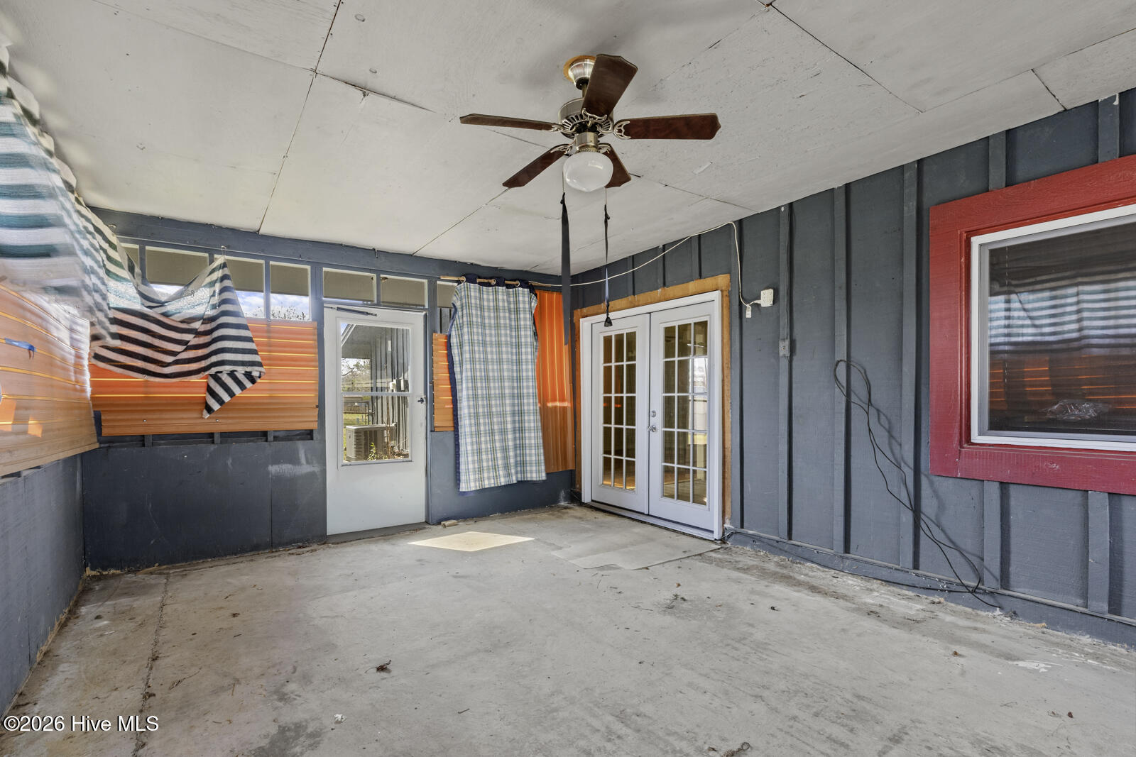 100560708 | Photo 16