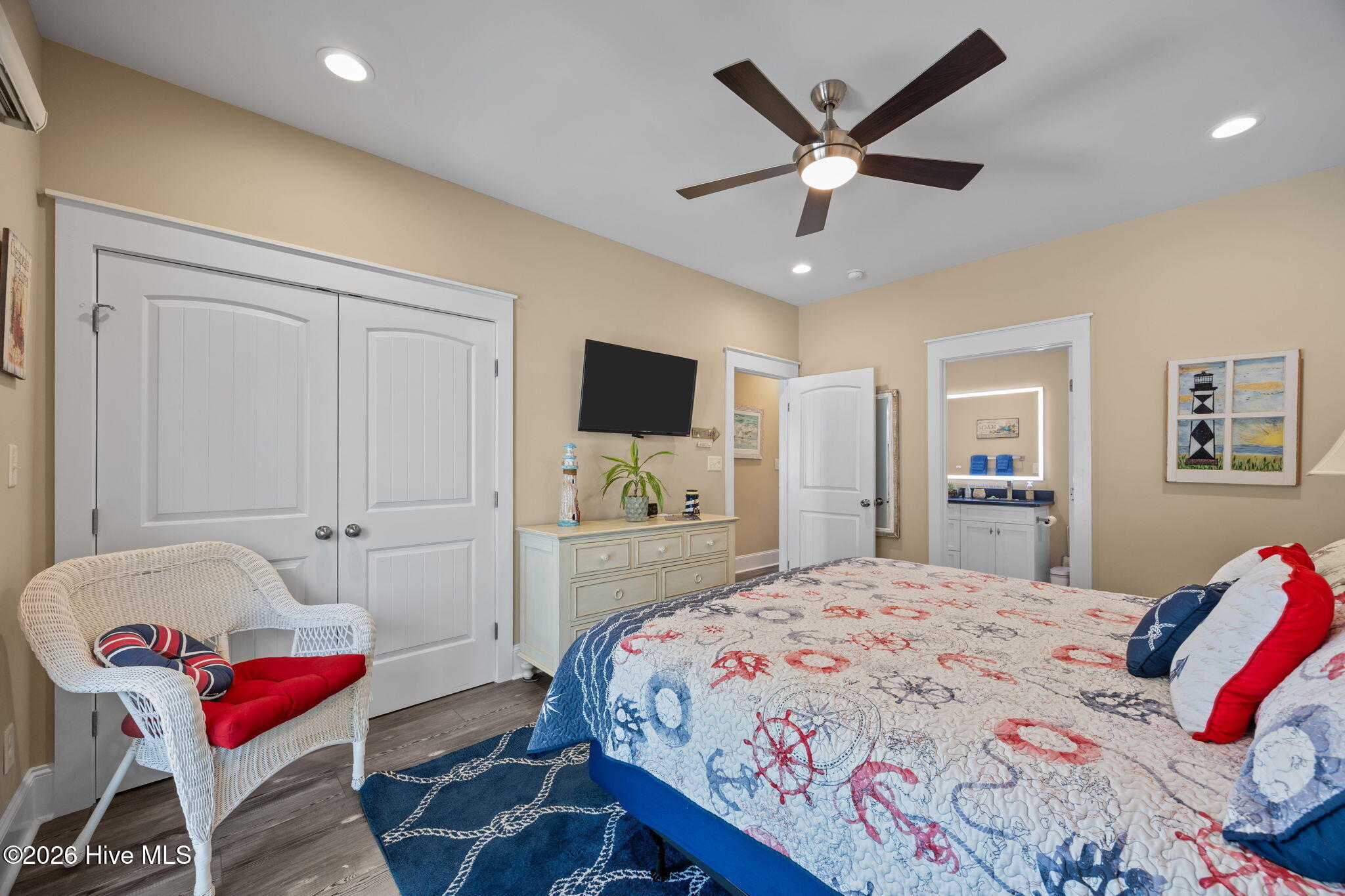 100567463 | Photo 53