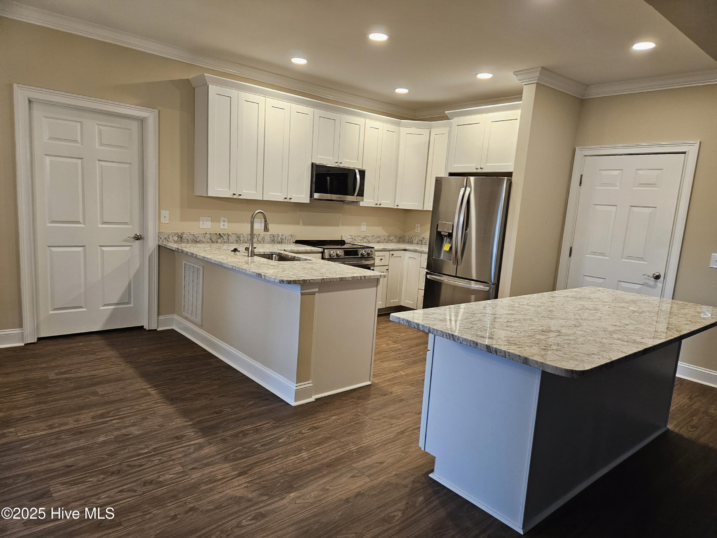 100545247 | Photo 16