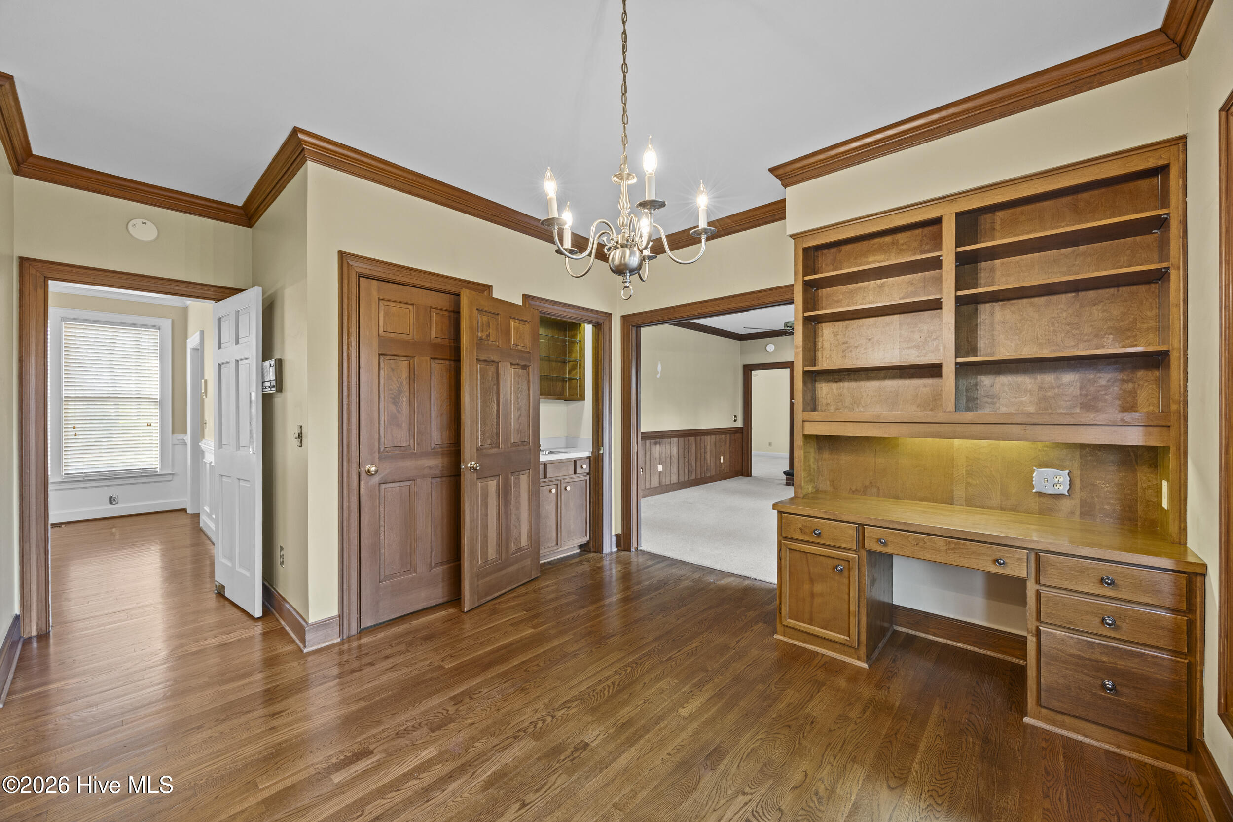 100560704 | Photo 30