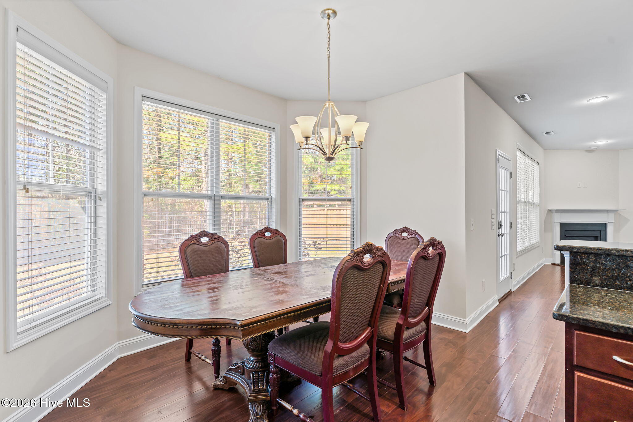 100560294 | Photo 18