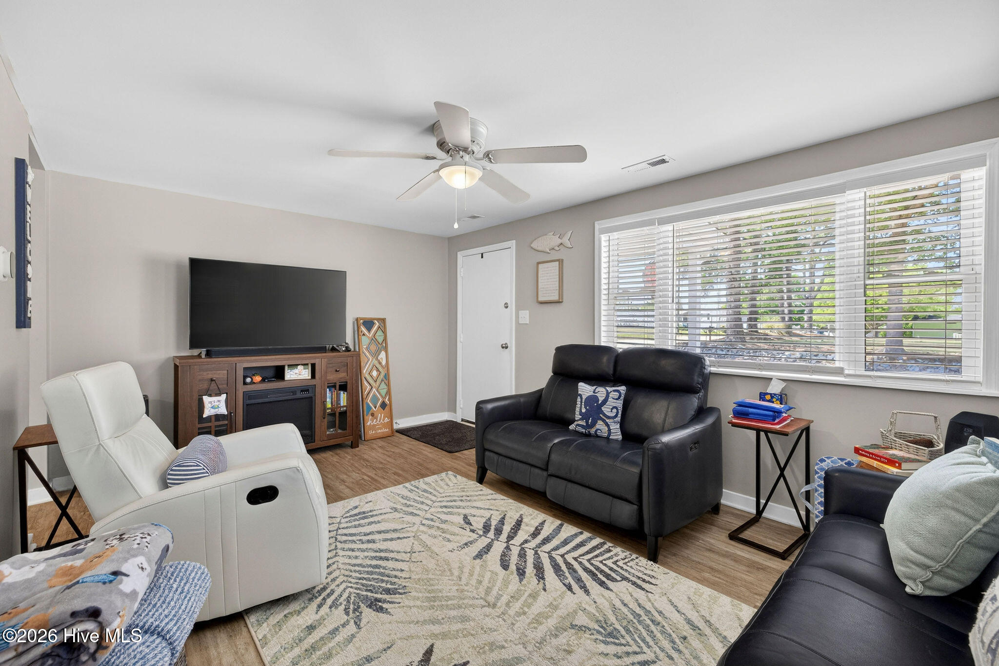 100570164 | Photo 19