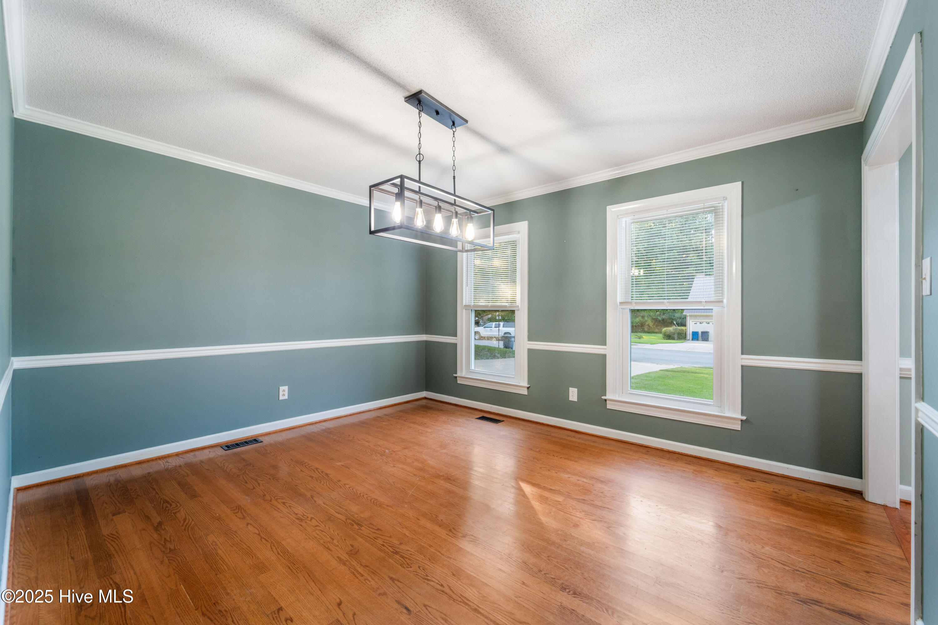 100527968 | Photo 43