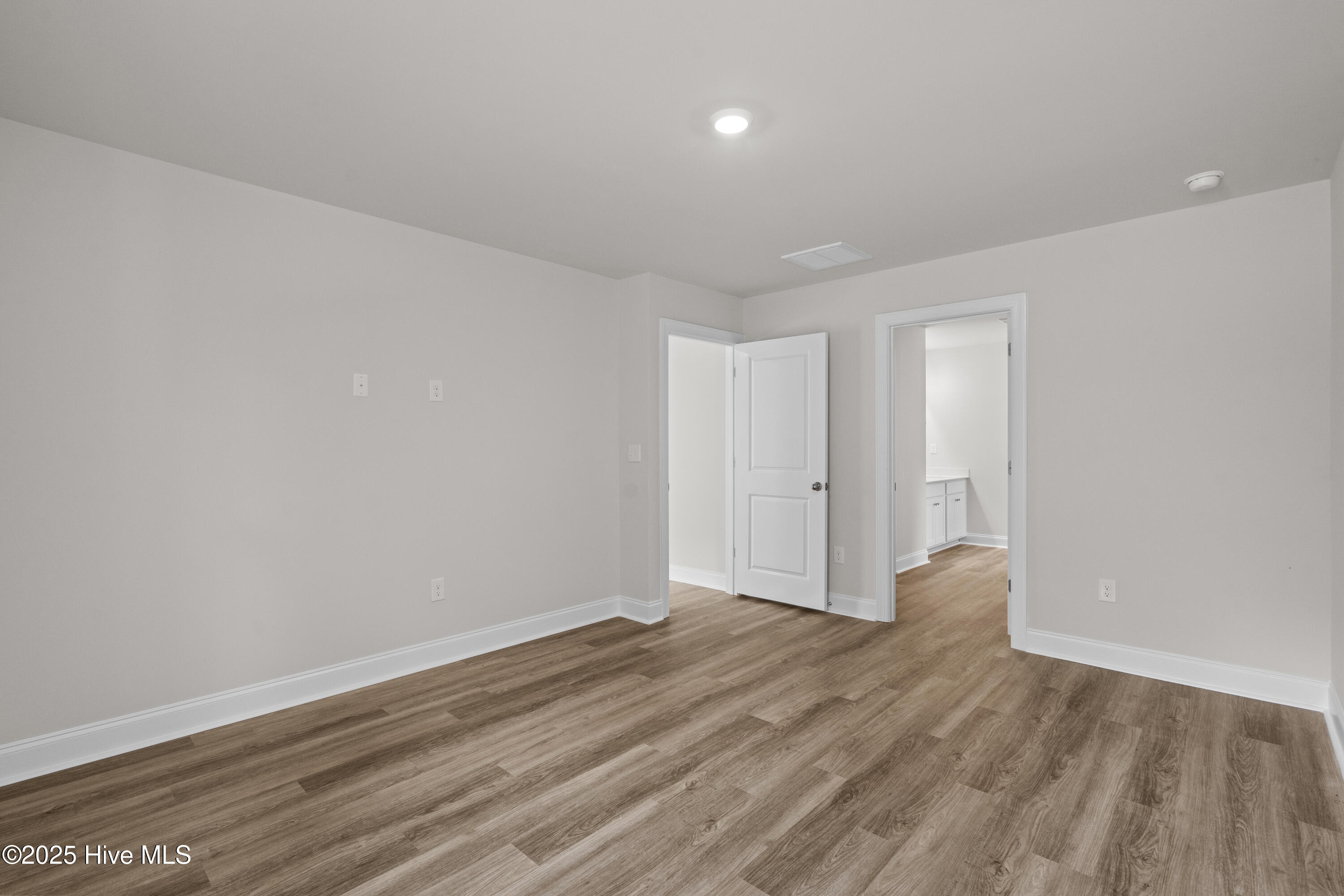 100526772 | Photo 27