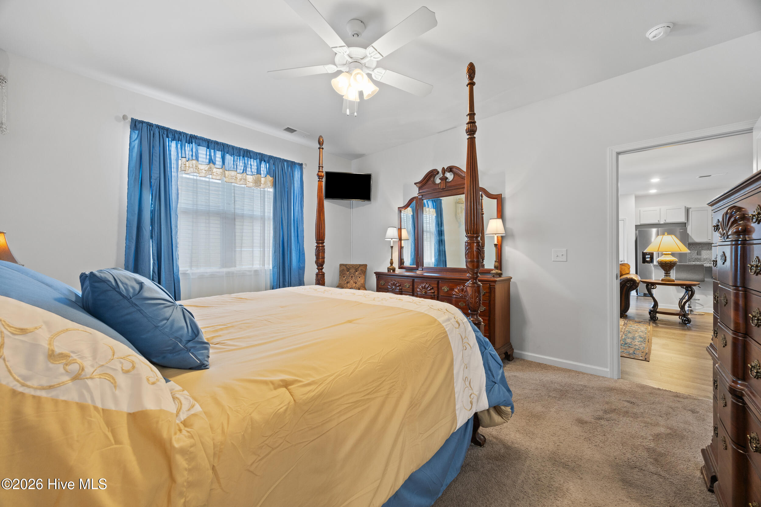 100549244 | Photo 11