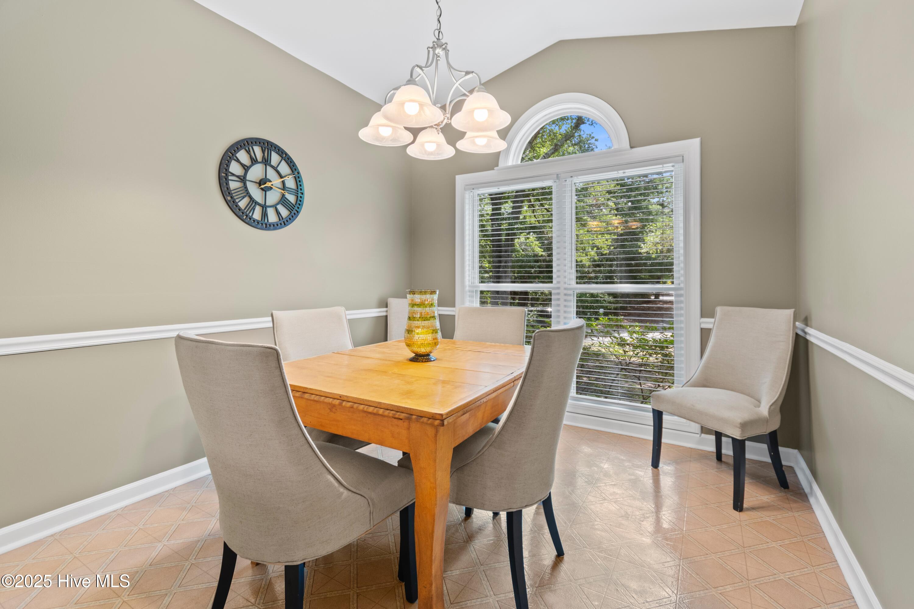 100522273 | Photo 13