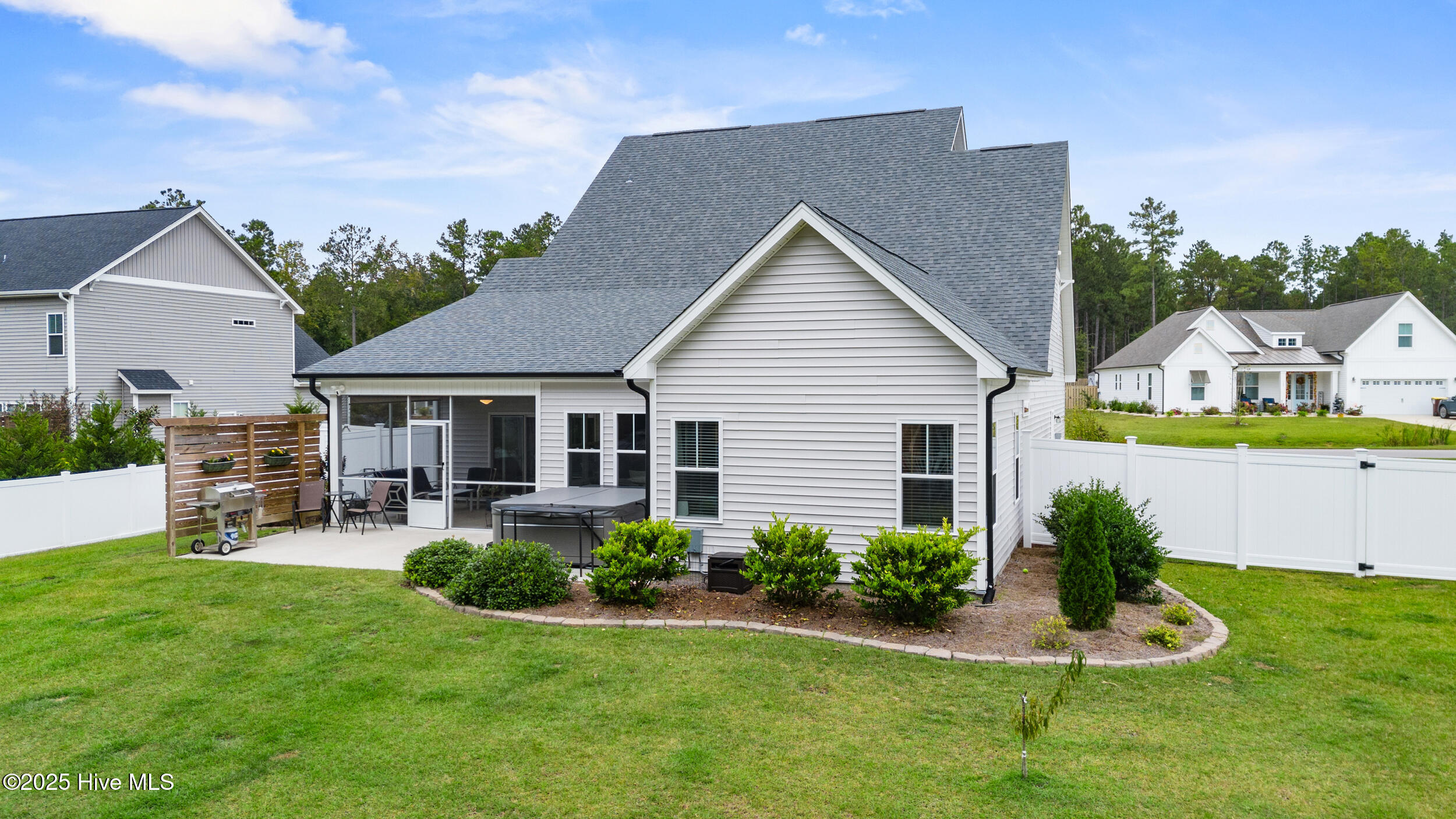 100536261 | Photo 63