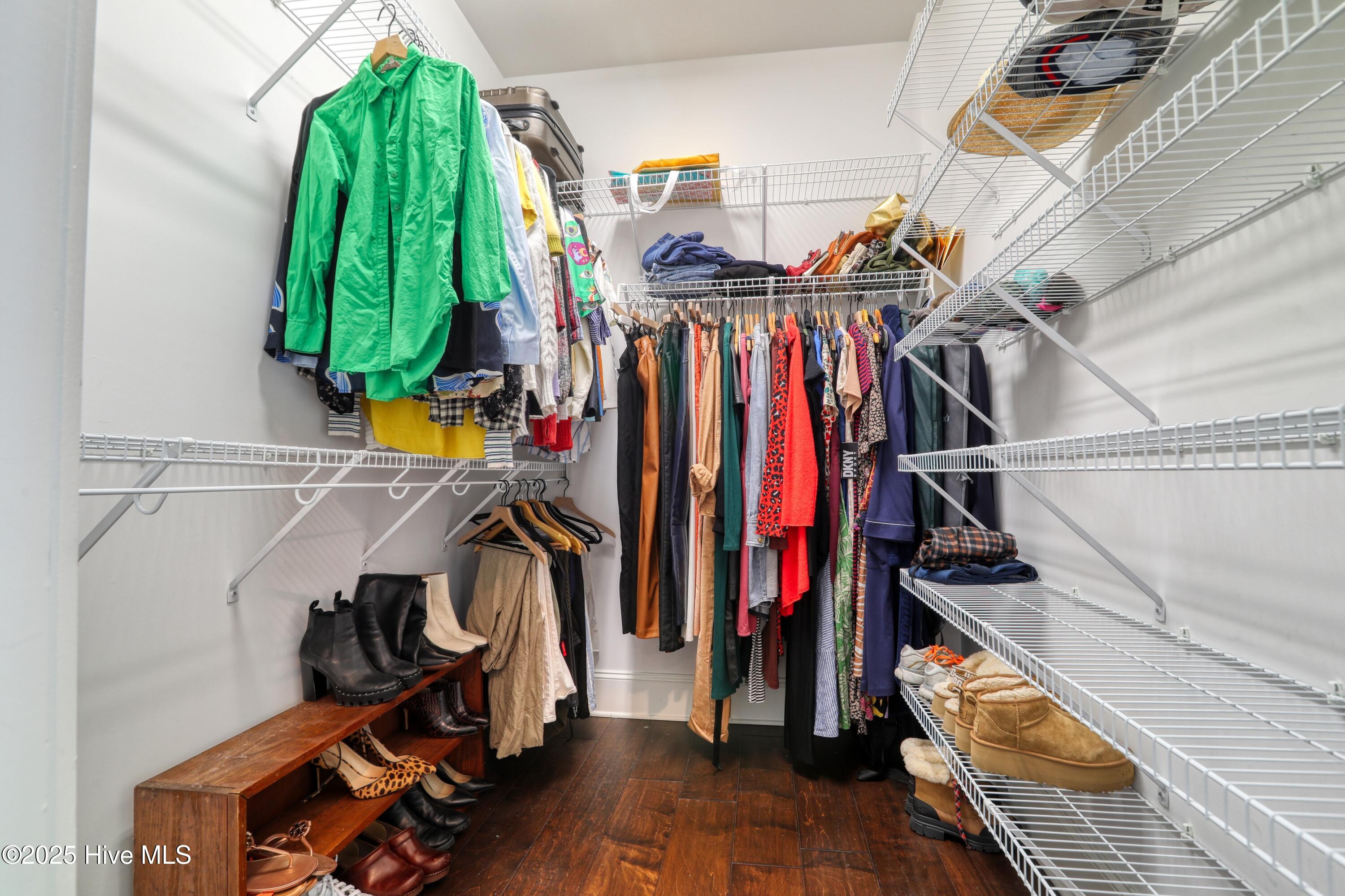 100502836 | Photo 21