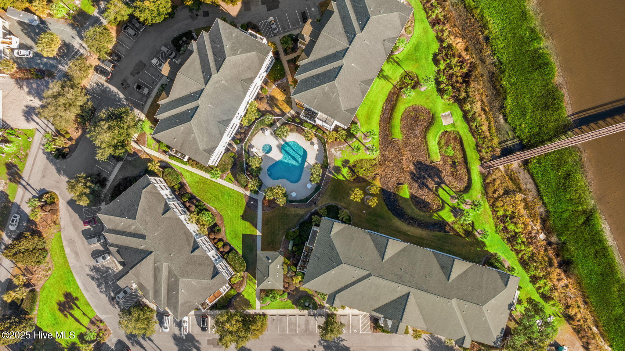 100542307 | Photo 31