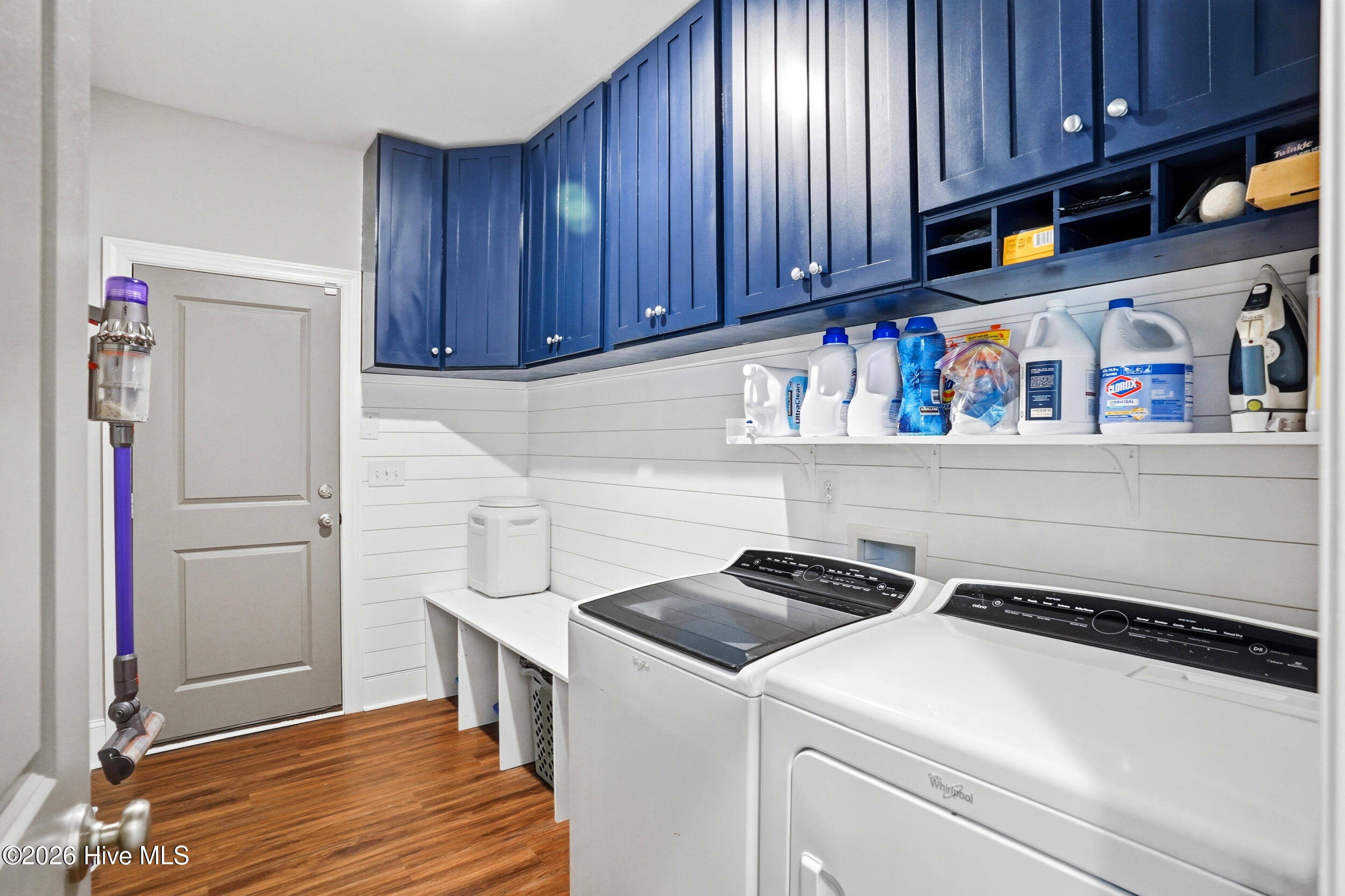 100569213 | Photo 36