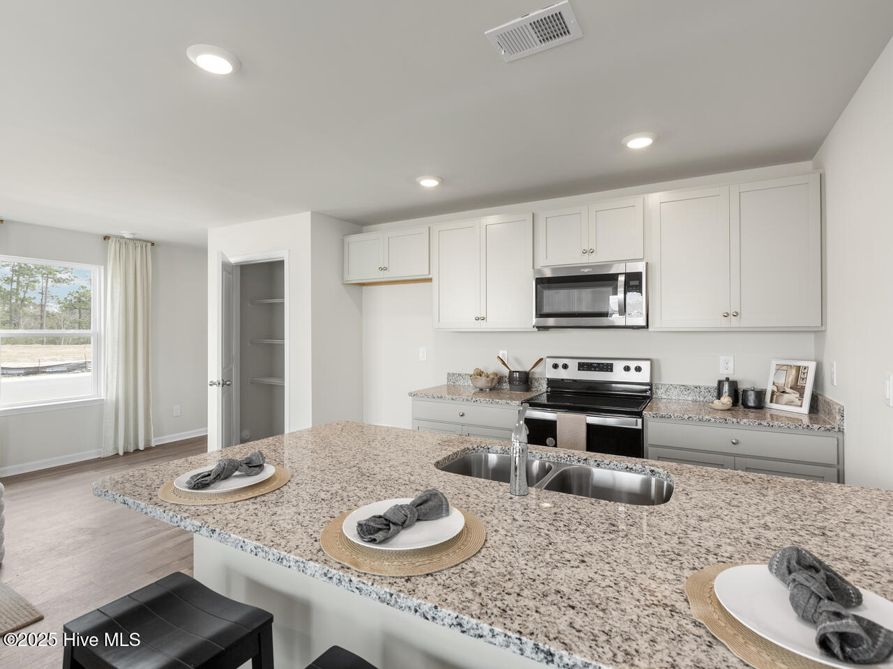 100555336 | Photo 12