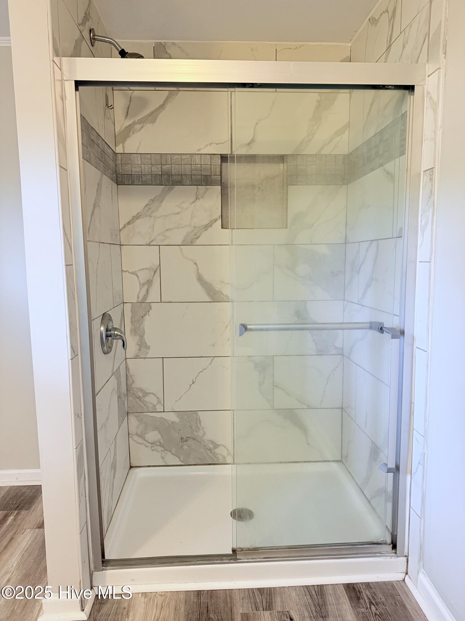 100538185 | Photo 13