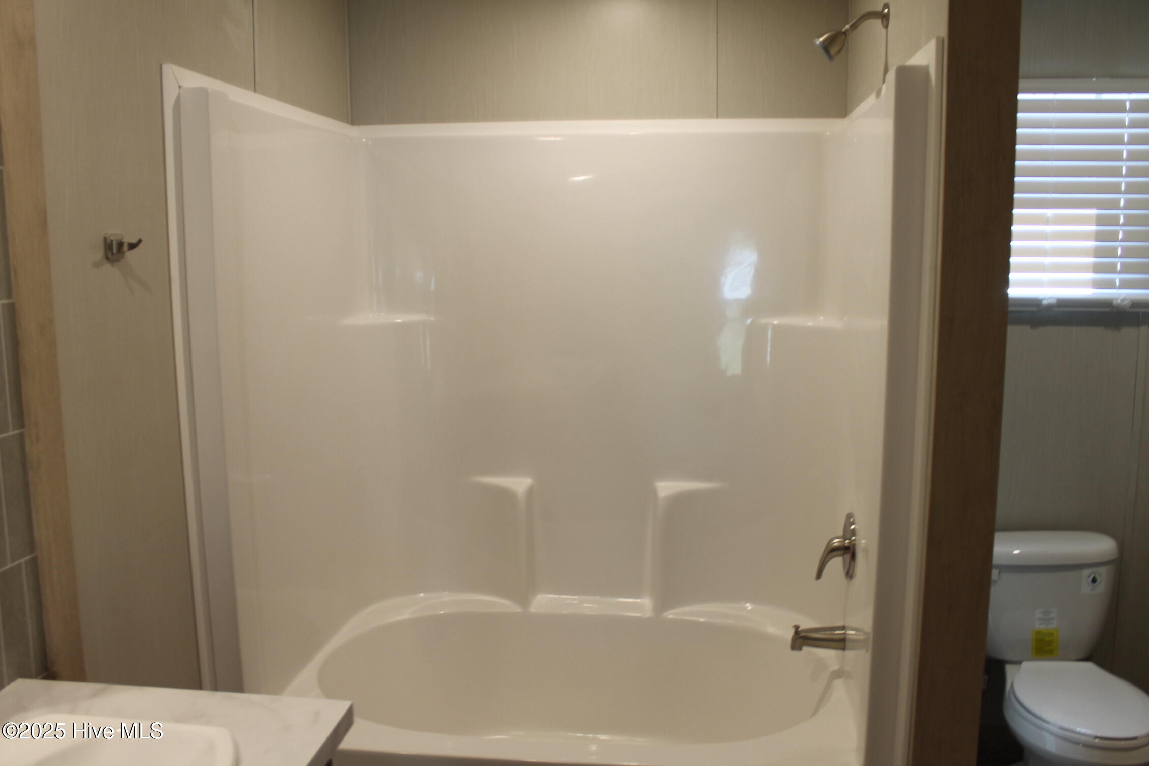 100528403 | Photo 35