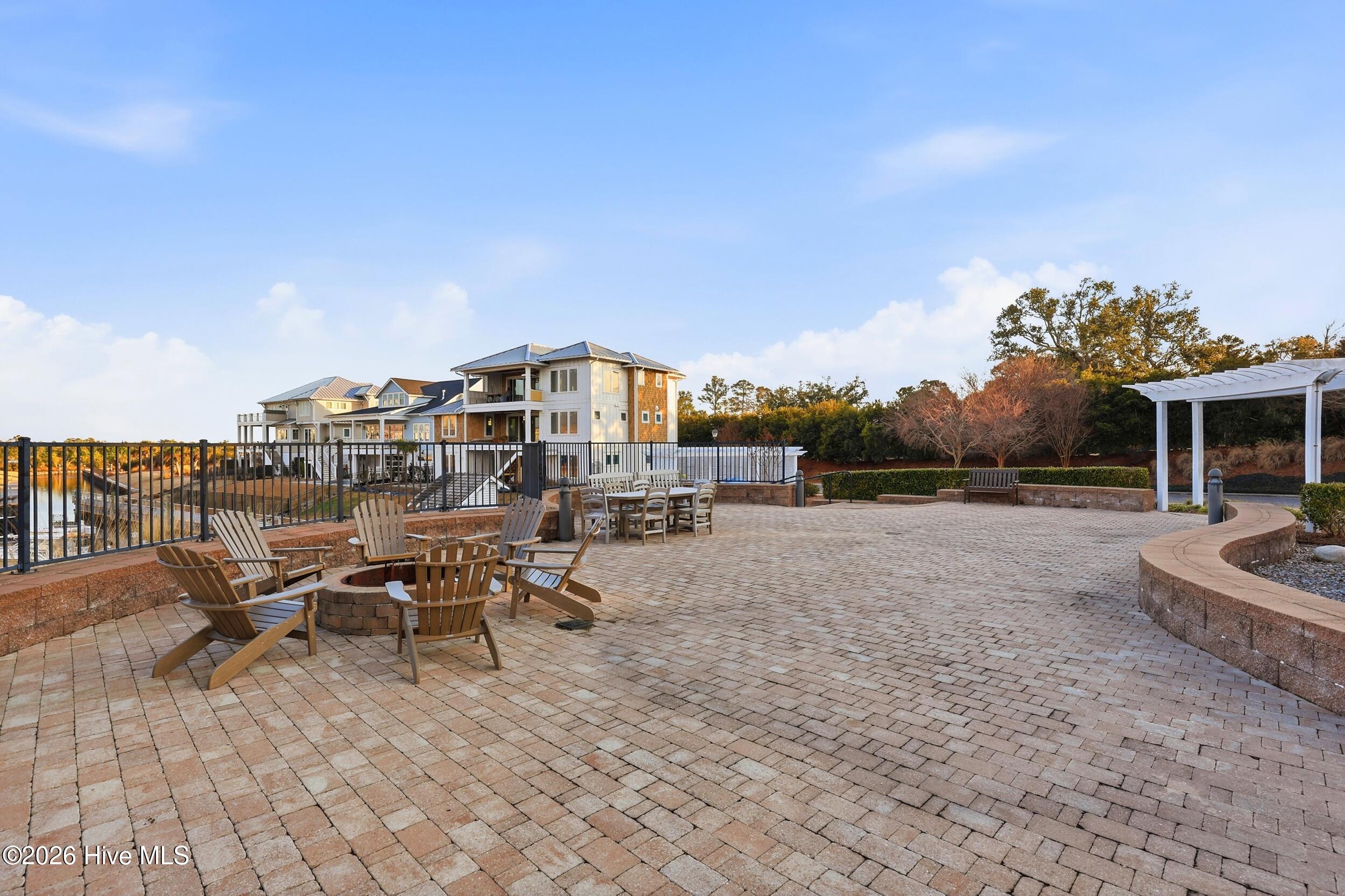 100567048 | Photo 48