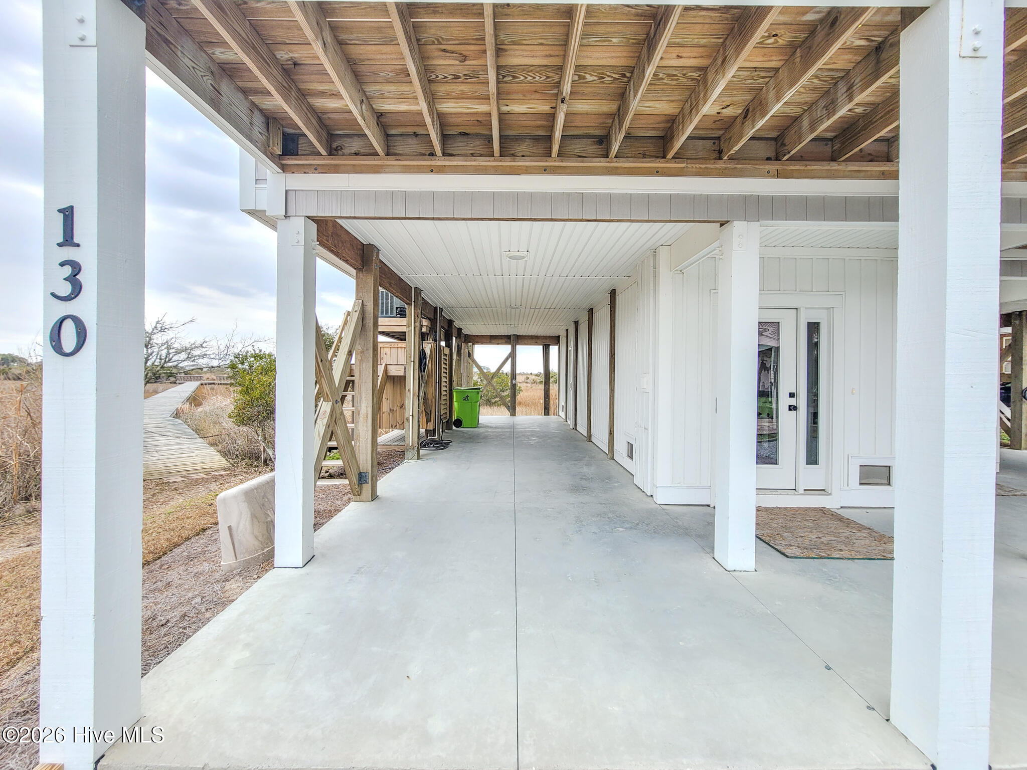 100553641 | Photo 11