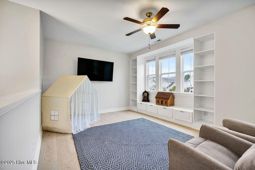 100536880 | Photo 26