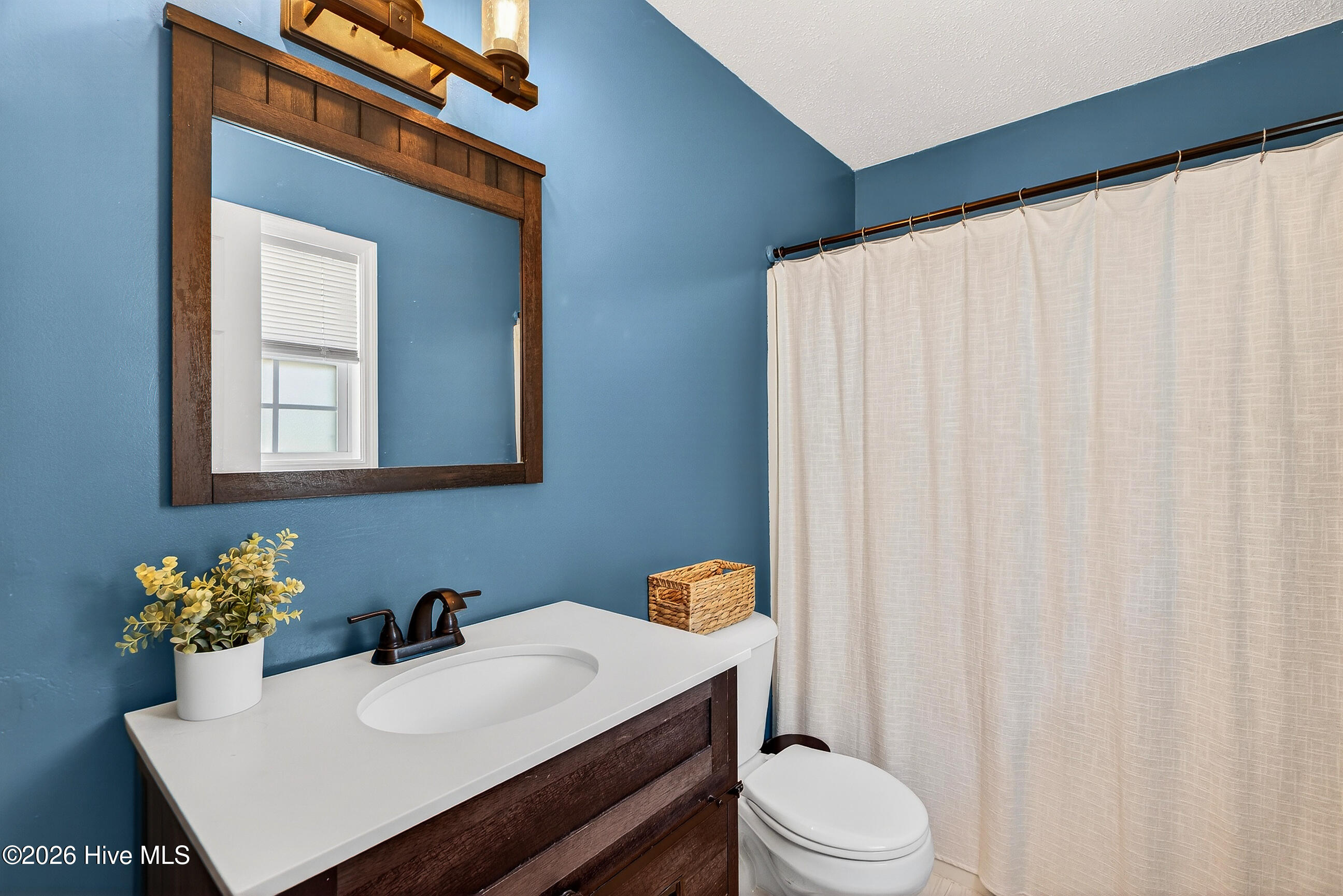 100557128 | Photo 13