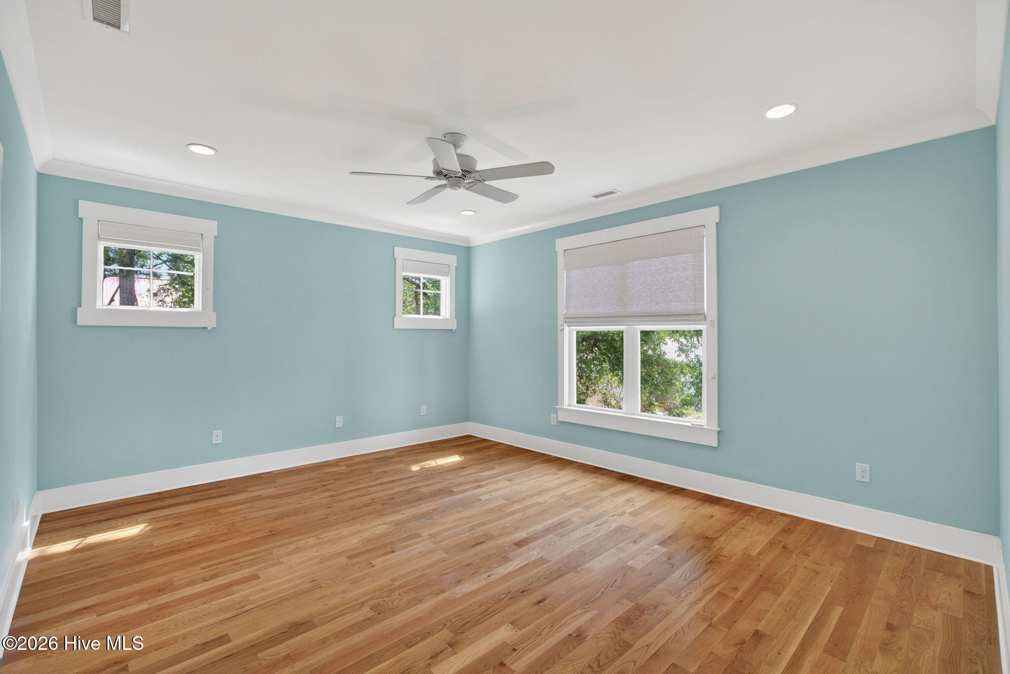 100548622 | Photo 23