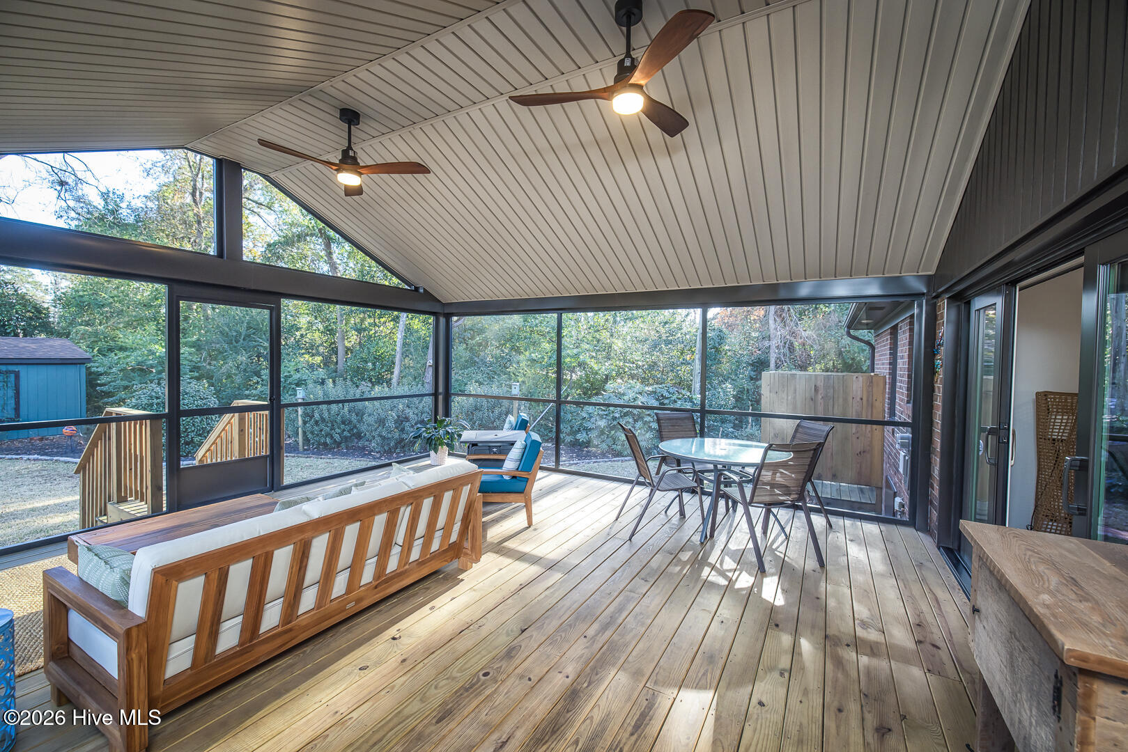 100553040 | Photo 37