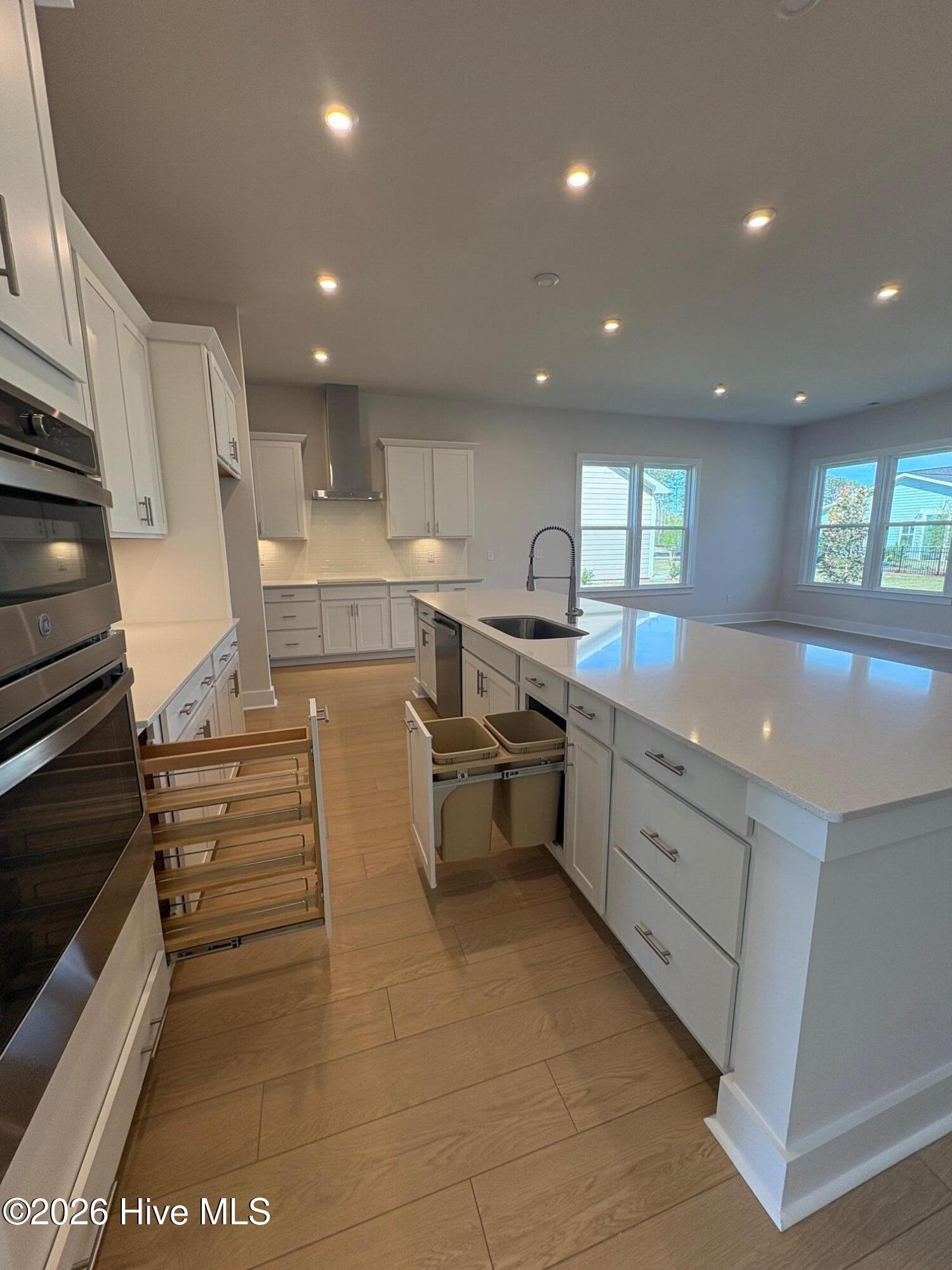 100556601 | Photo 53