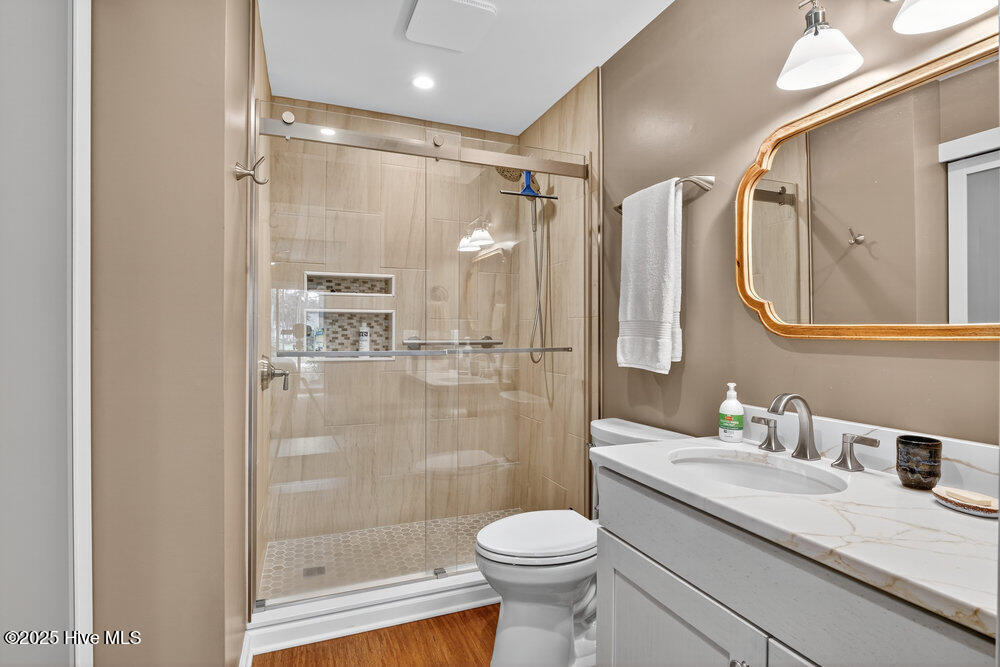 100526427 | Photo 15