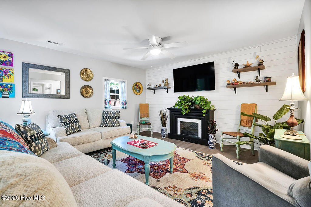 100569644 | Photo 16