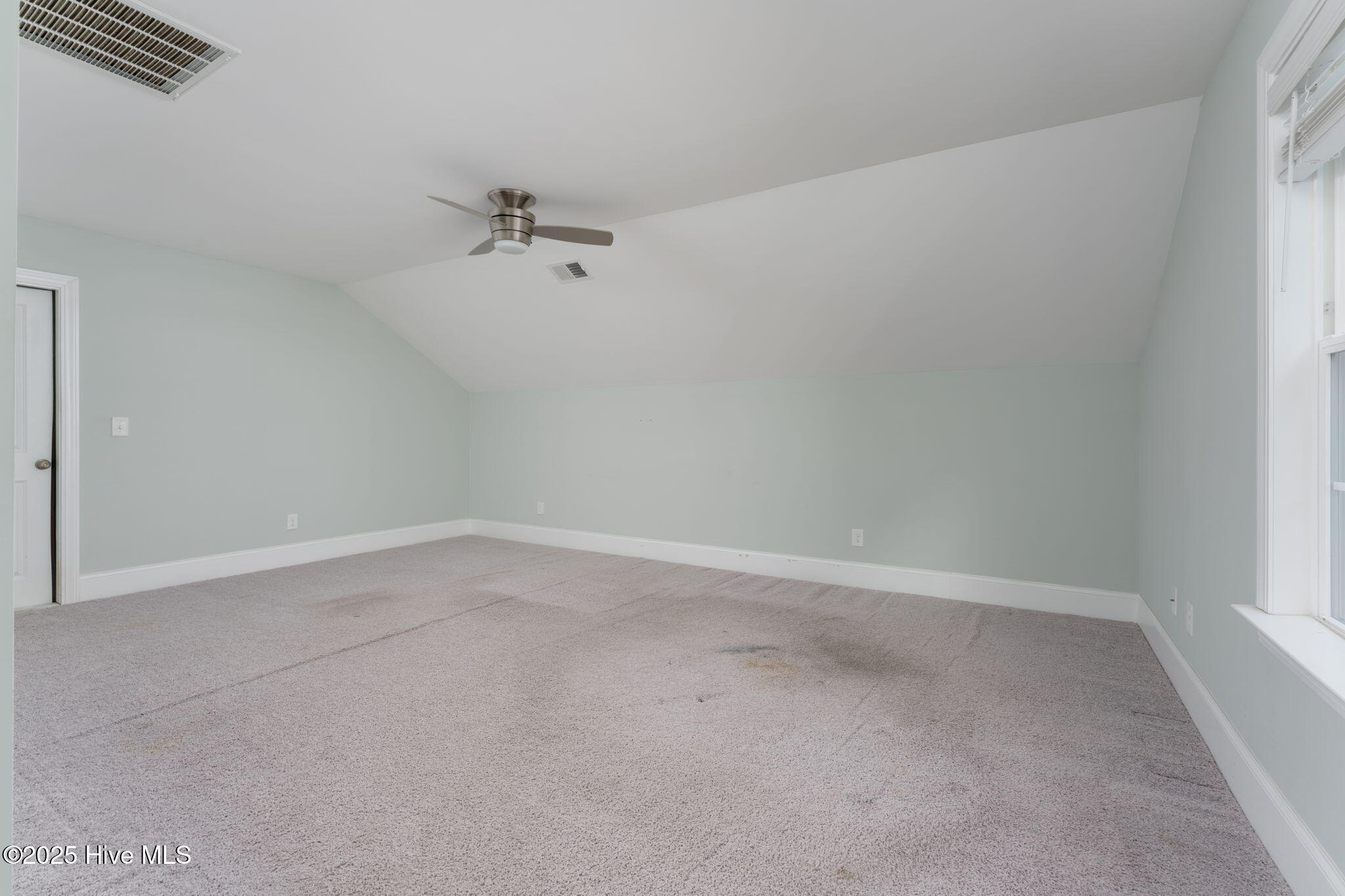 100530499 | Photo 23