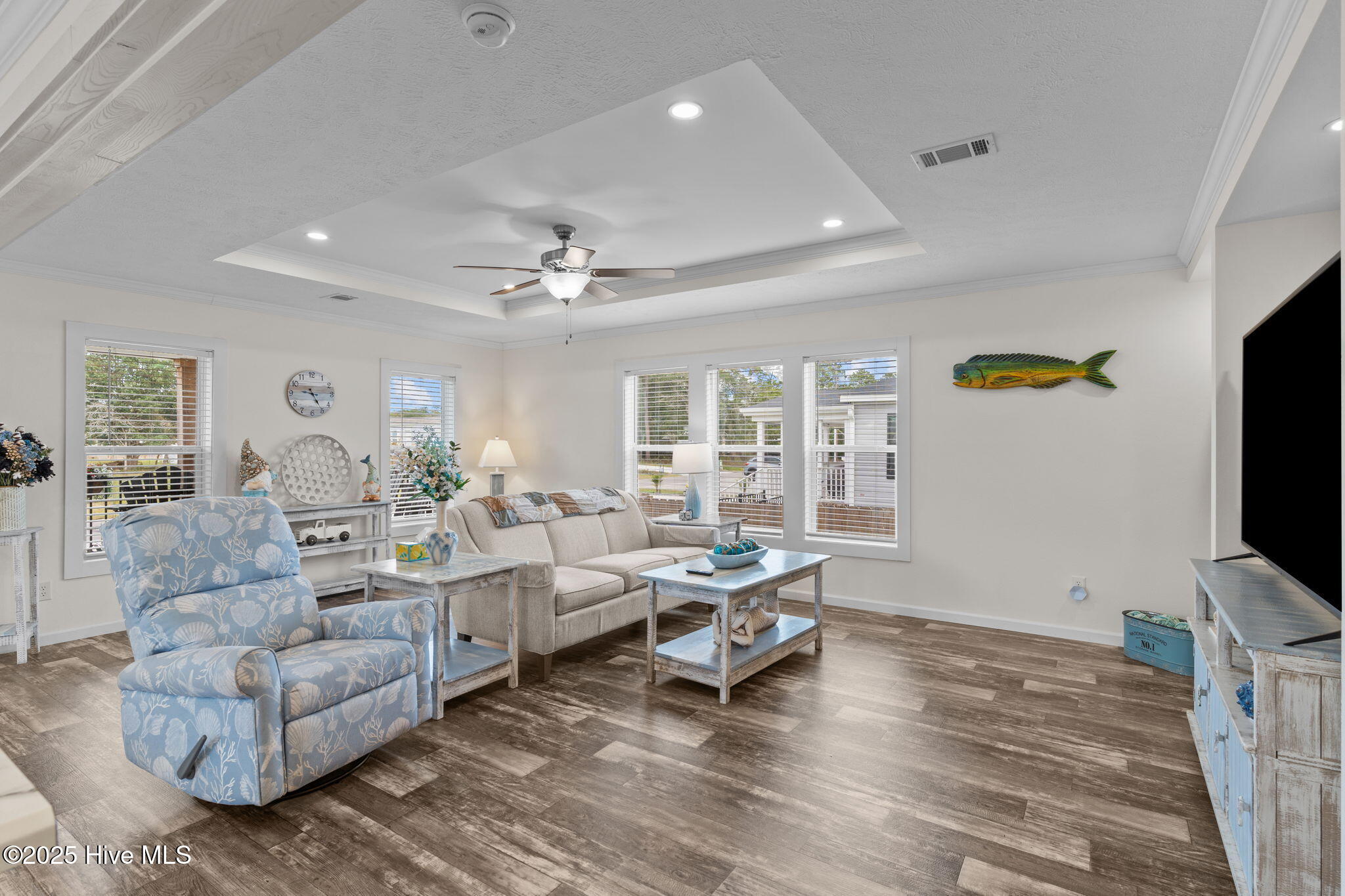 100530001 | Photo 15