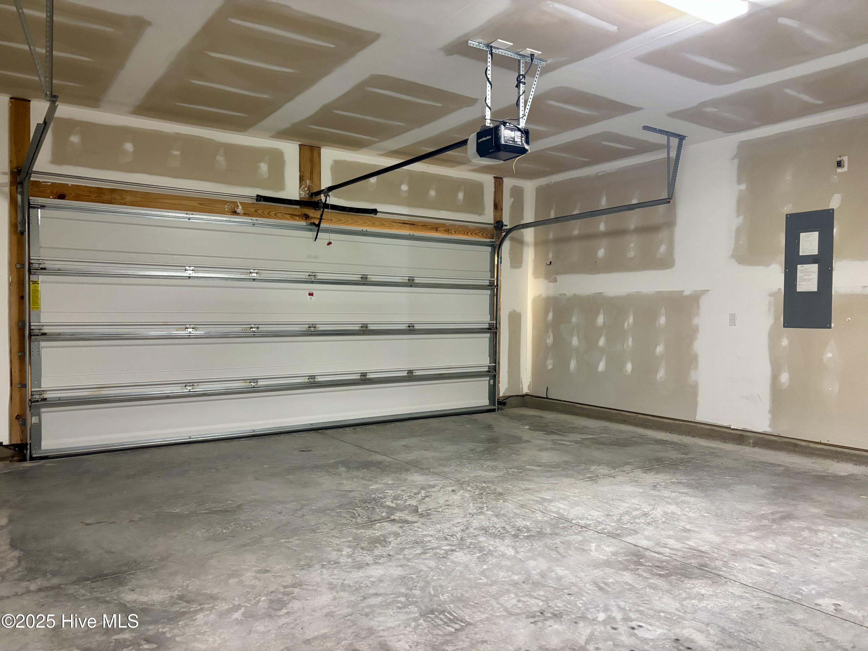 100533613 | Photo 25