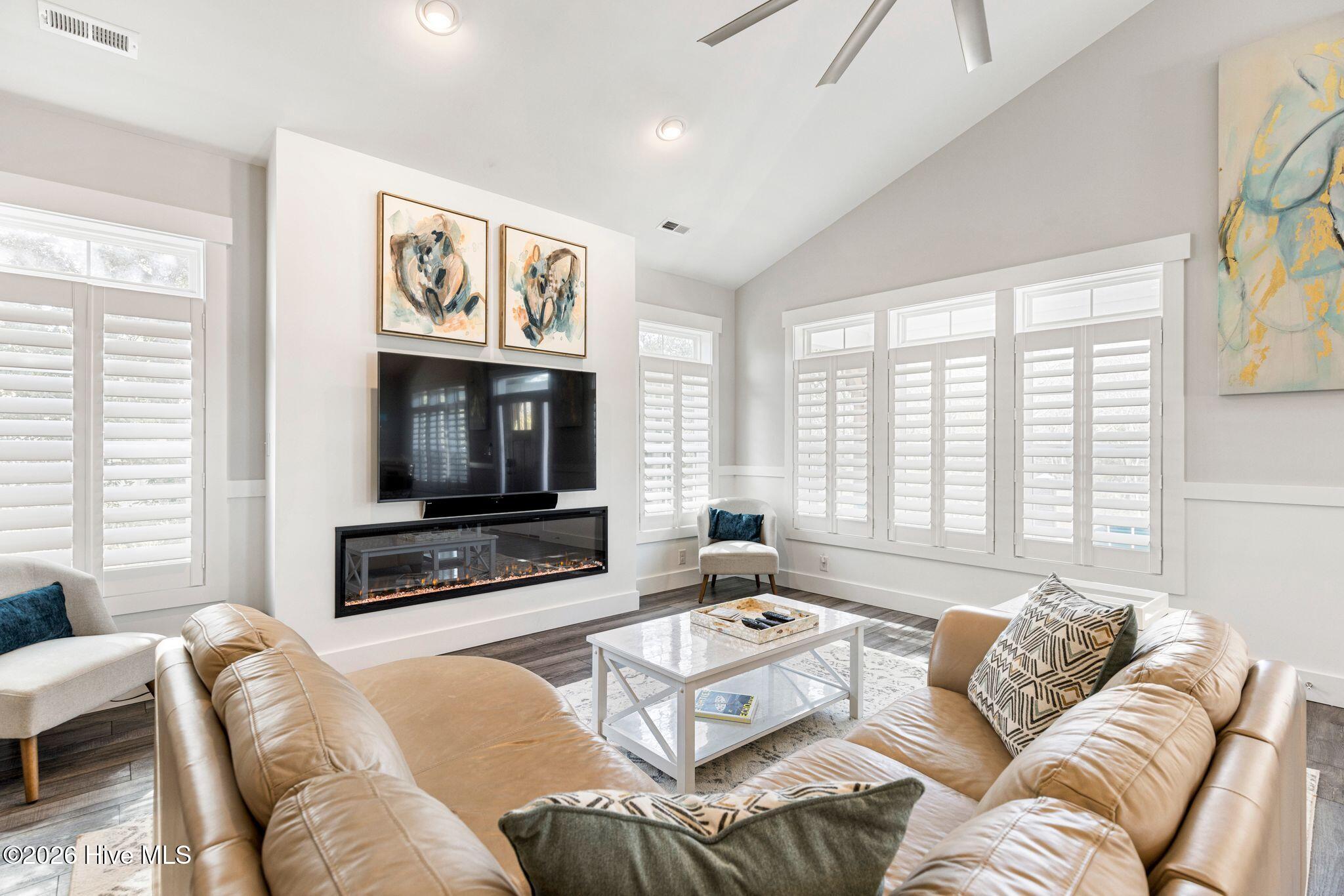 100551574 | Photo 12