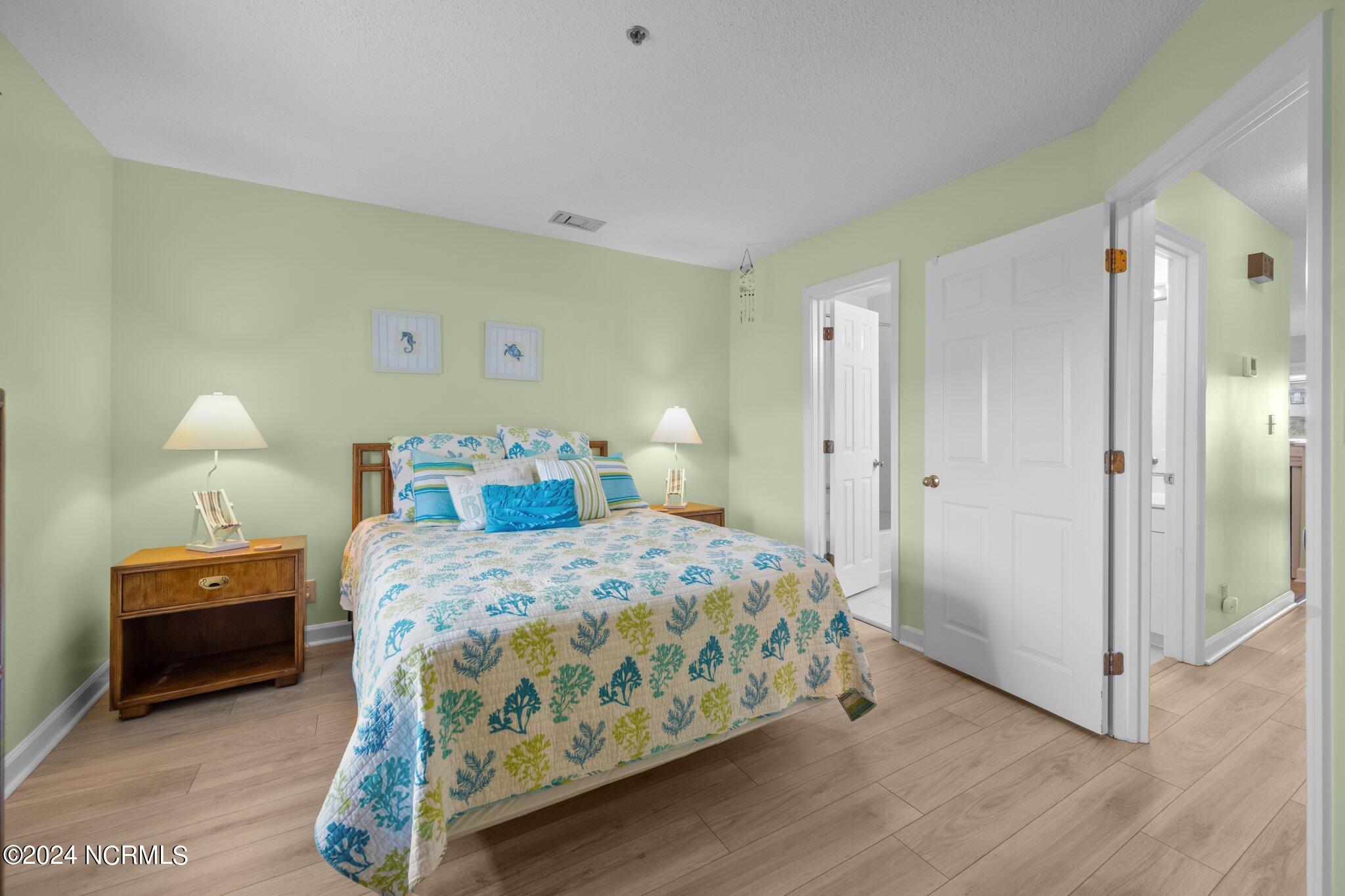 100461796 | Photo 20