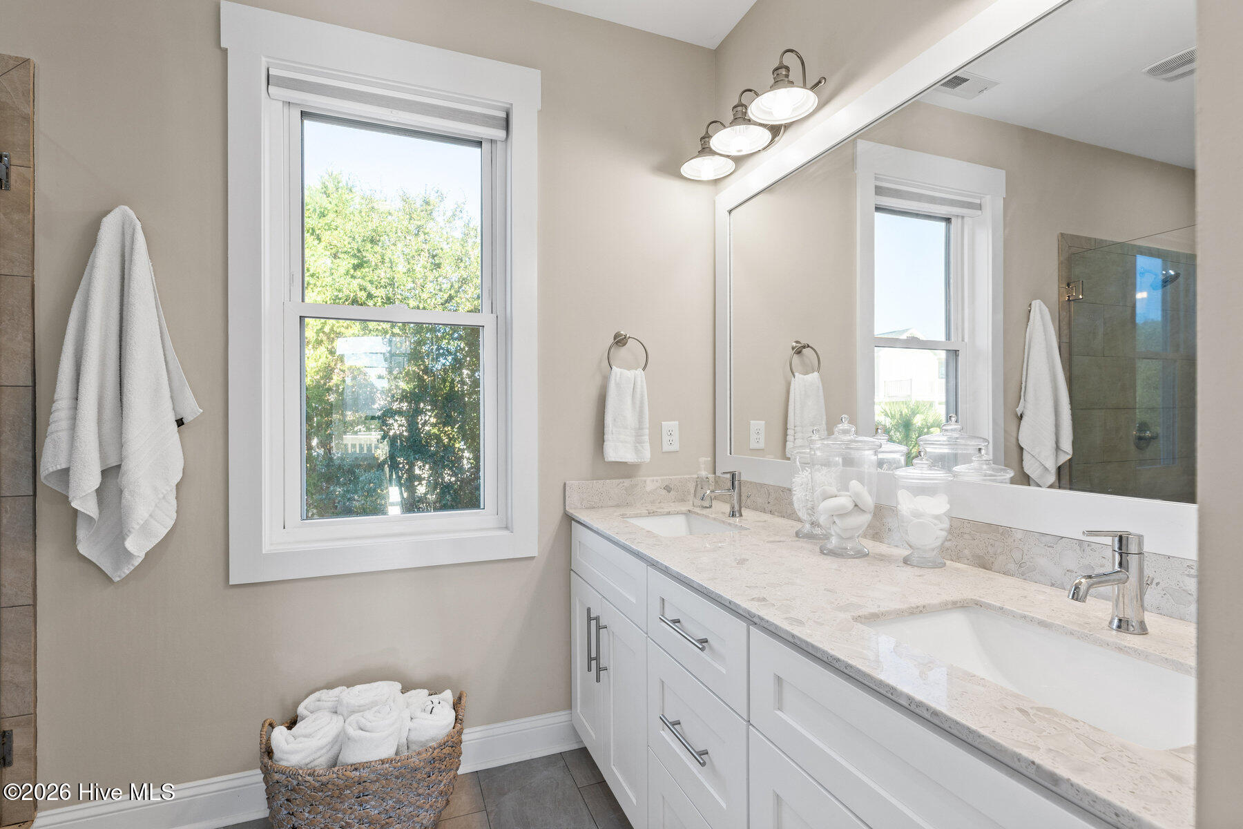 100555892 | Photo 27